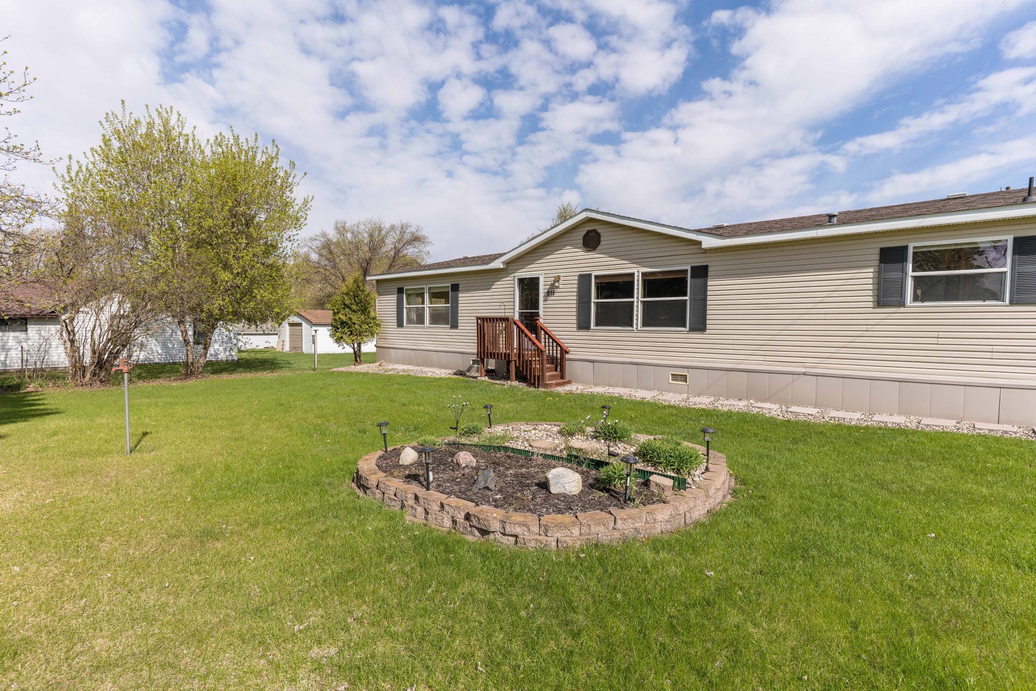 2002 single family home for sale at 211 E Central Avenue in Clitherall, MN — 3 bed, 2 bath (photo 6 of 57)