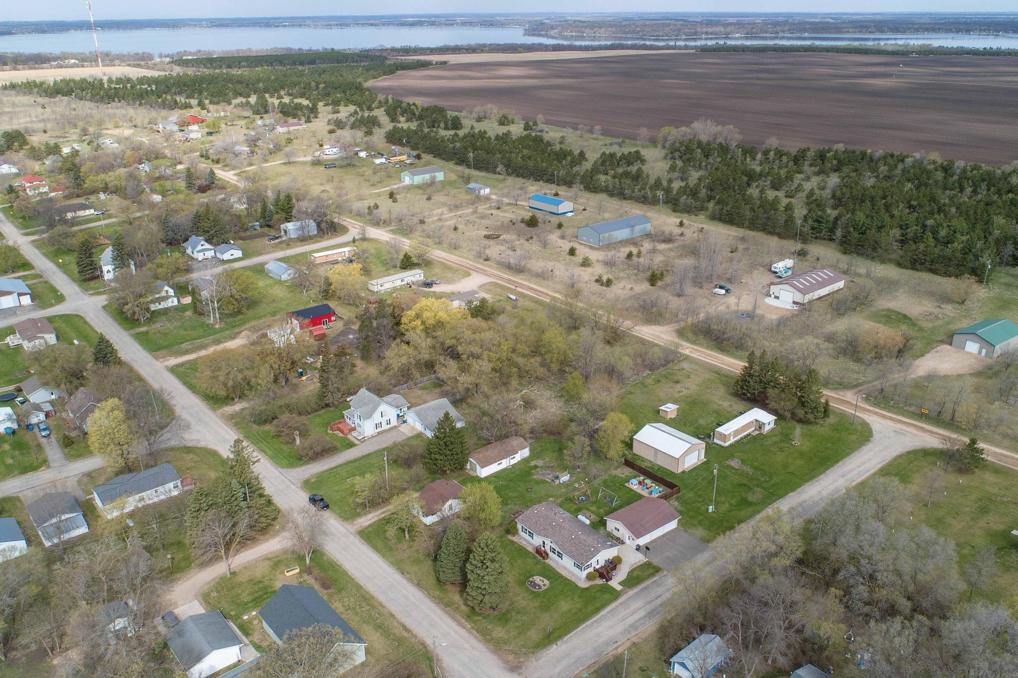2002 single family home for sale at 211 E Central Avenue in Clitherall, MN — 3 bed, 2 bath (photo 51 of 57)