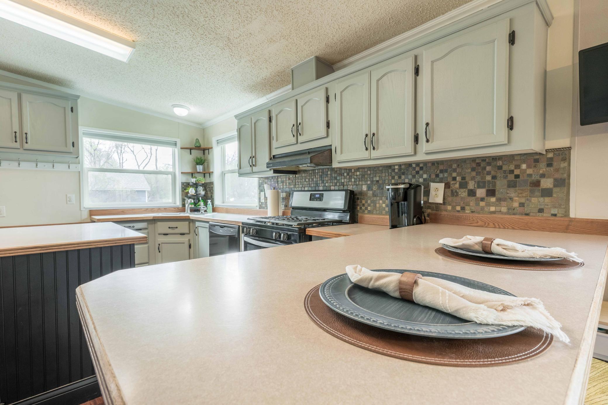 2002 single family home for sale at 211 E Central Avenue in Clitherall, MN — 3 bed, 2 bath (photo 10 of 57)