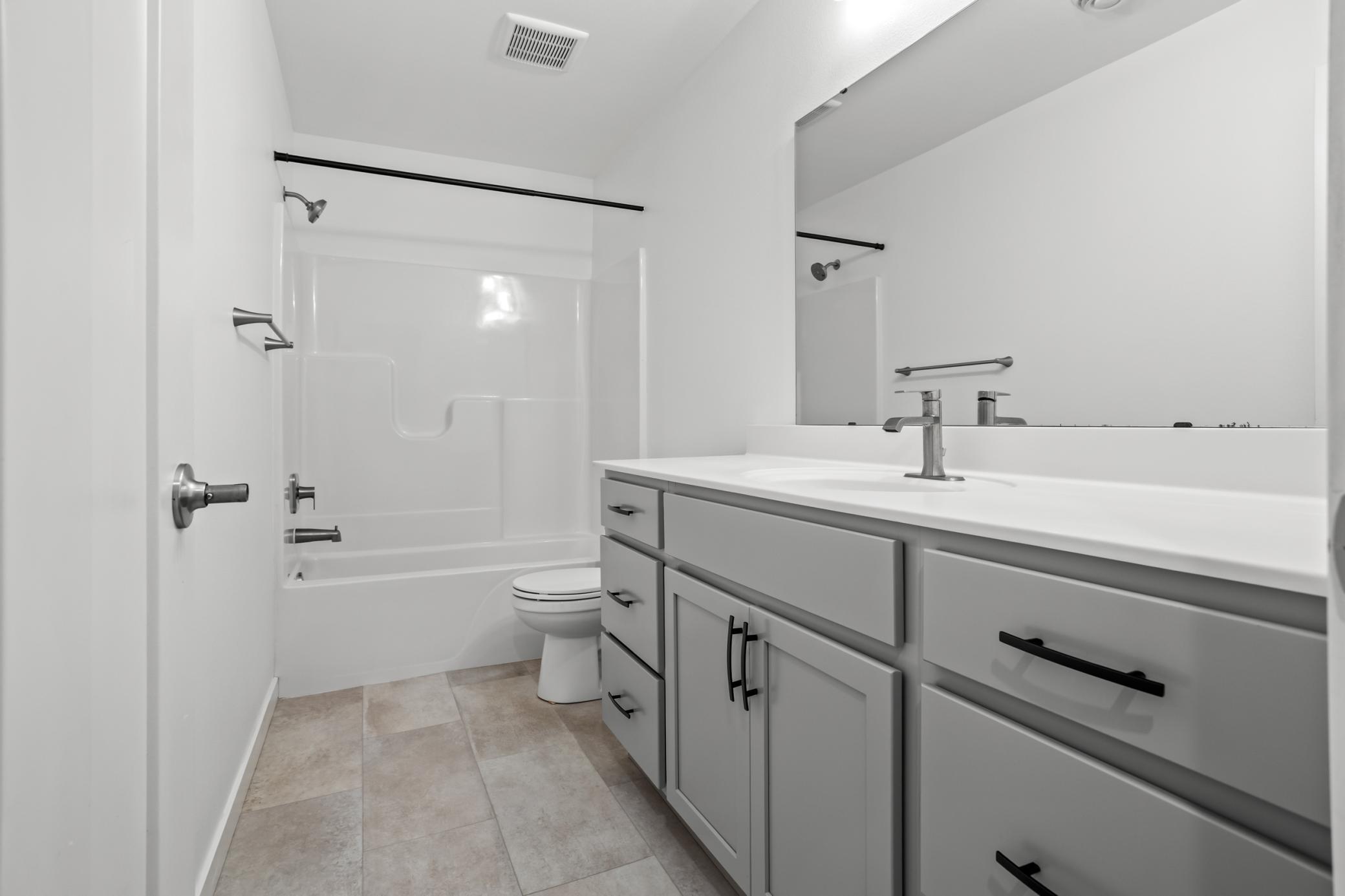 2021 single family home for sale at 7442 20 Street S in Fargo, ND — 6 bed, 3 bath (photo 19 of 41)