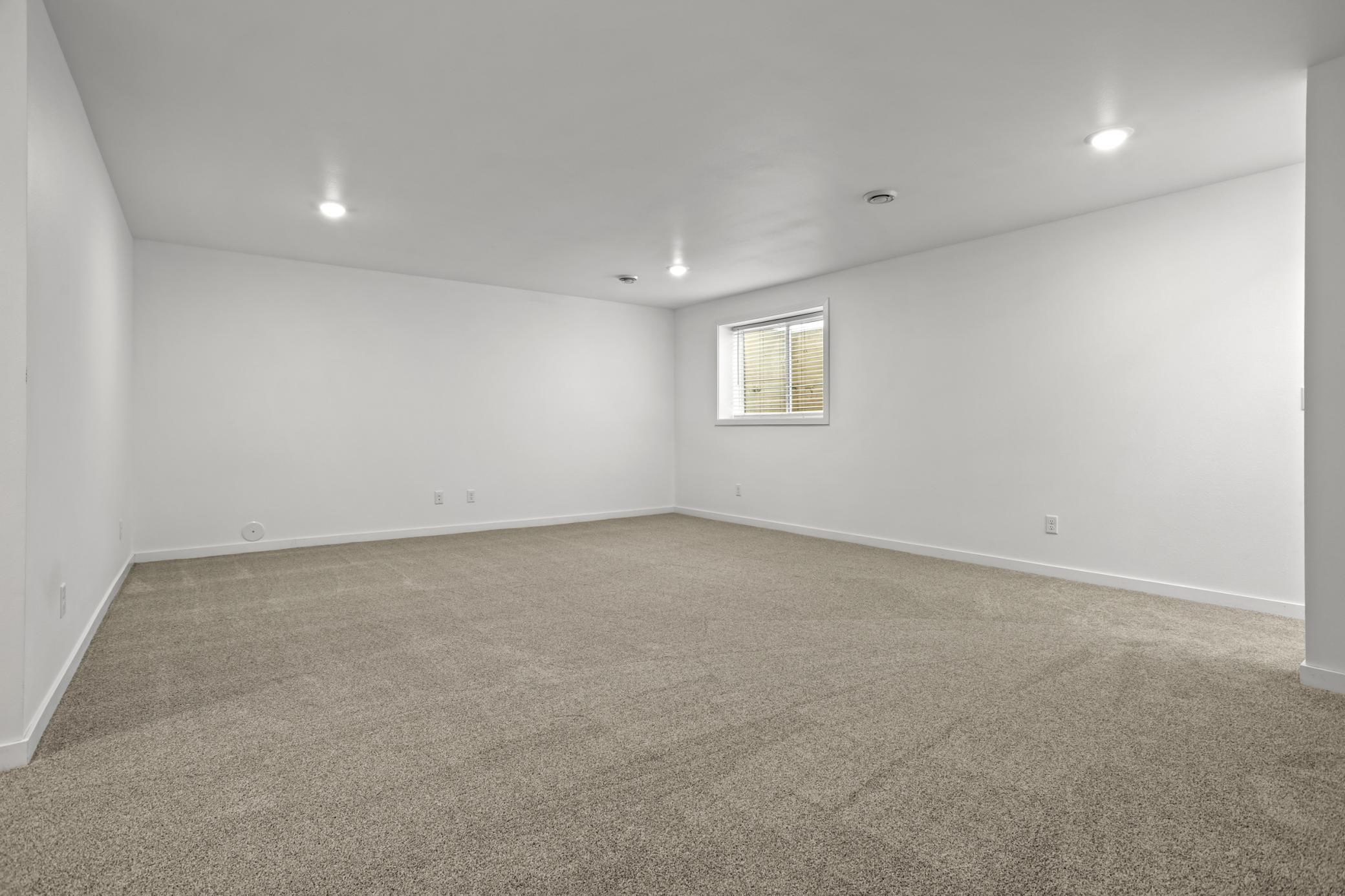 2021 single family home for sale at 7442 20 Street S in Fargo, ND — 6 bed, 3 bath (photo 21 of 41)