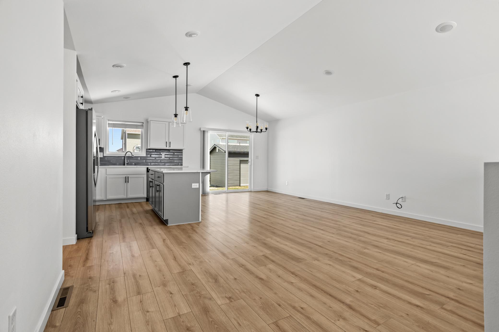 2021 single family home for sale at 7442 20 Street S in Fargo, ND — 6 bed, 3 bath (photo 5 of 41)
