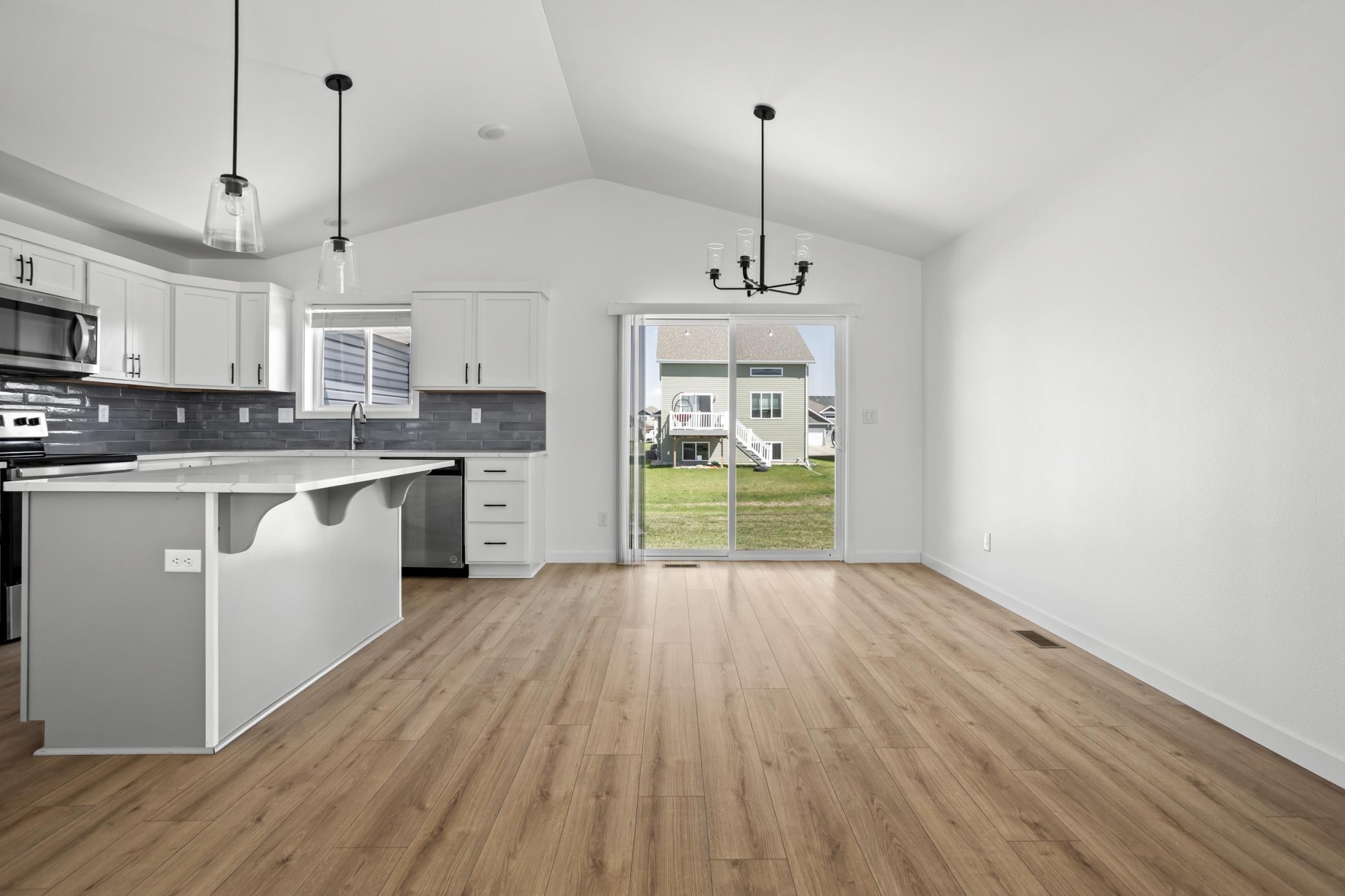 2021 single family home for sale at 7442 20 Street S in Fargo, ND — 6 bed, 3 bath (photo 6 of 41)