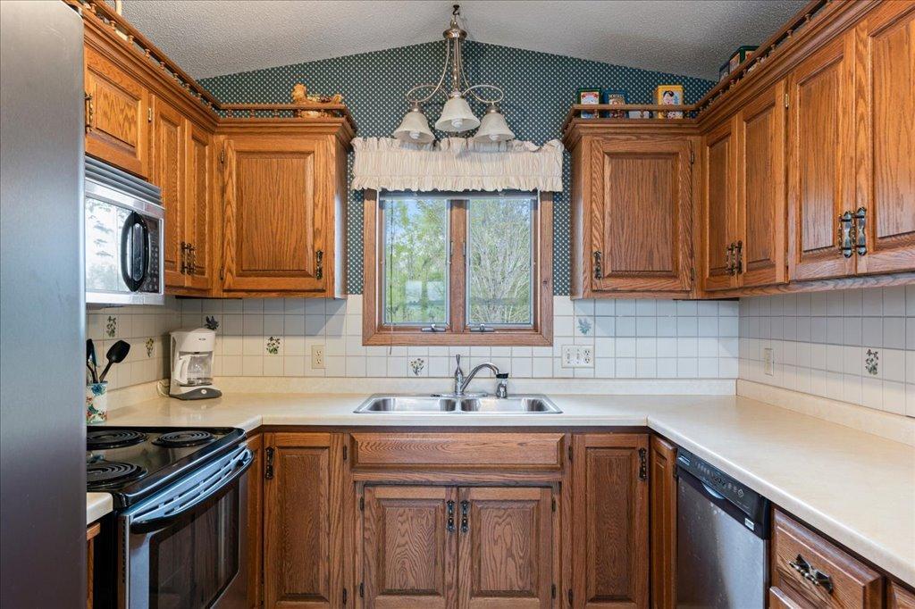 1986 single family home for sale at 42380 352nd Lane in Aitkin, MN — 2 bed, 2 bath (photo 9 of 68)