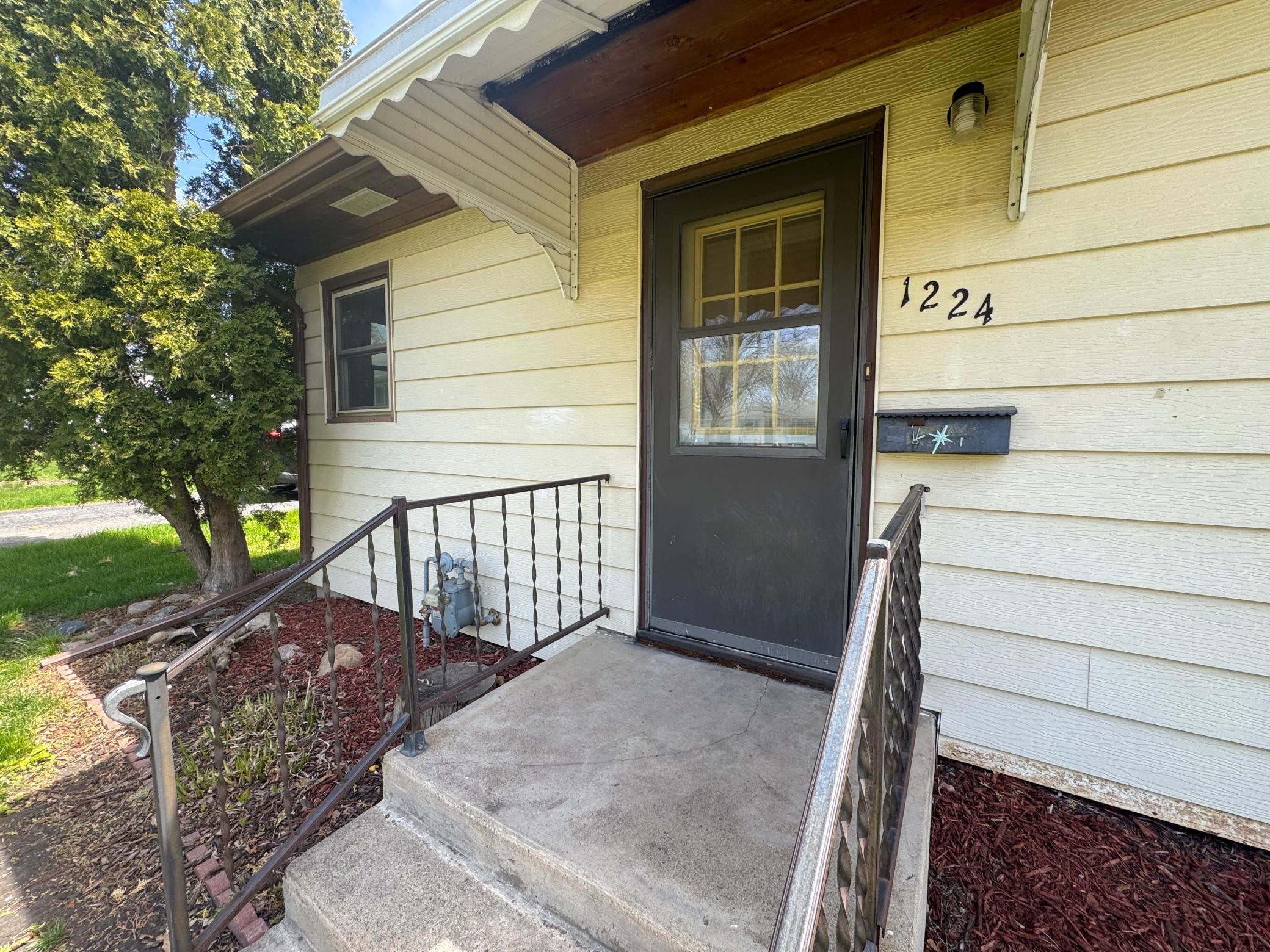1955 single family home for sale at 1224 Lake Street in Fergus Falls, MN — 2 bed, 1 bath (photo 22 of 29)