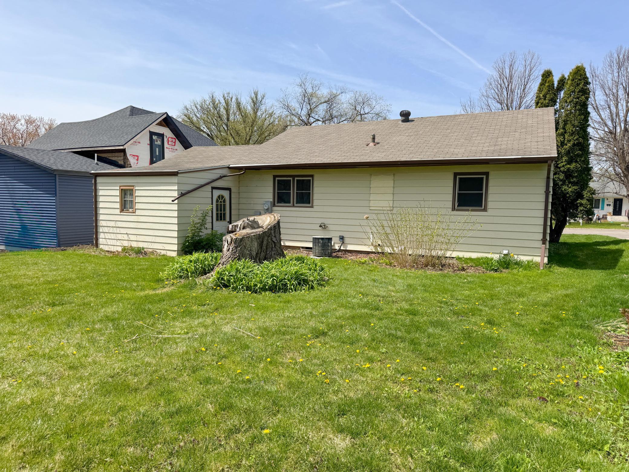 1955 single family home for sale at 1224 Lake Street in Fergus Falls, MN — 2 bed, 1 bath (photo 25 of 29)