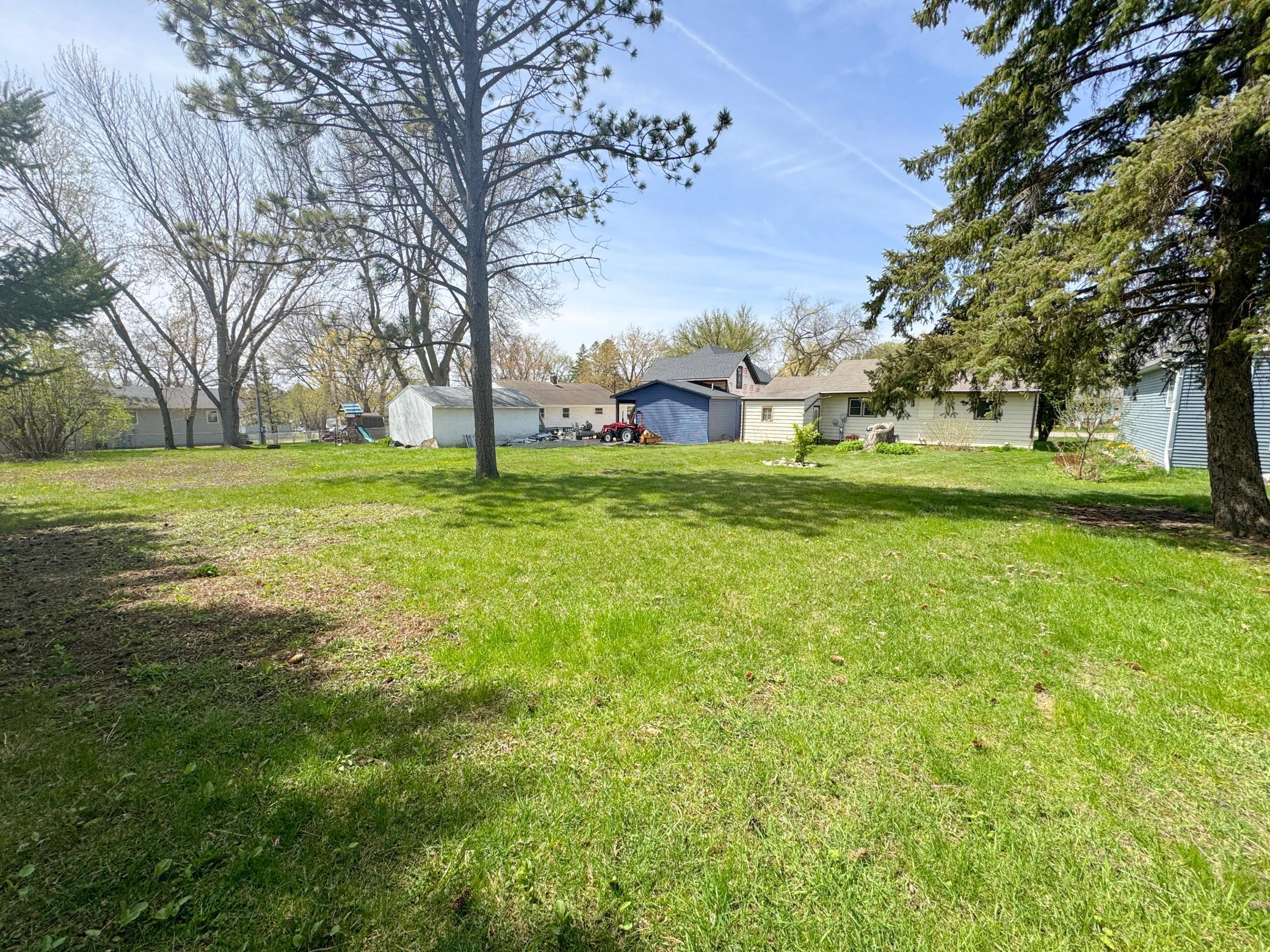1955 single family home for sale at 1224 Lake Street in Fergus Falls, MN — 2 bed, 1 bath (photo 27 of 29)