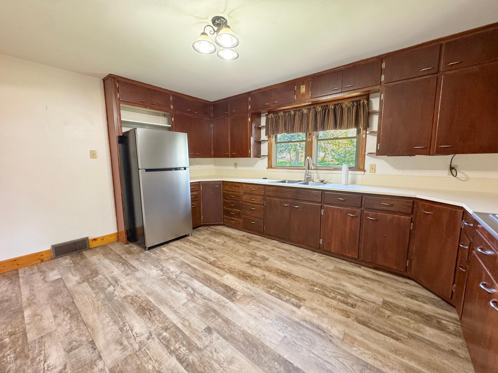 1955 single family home for sale at 1224 Lake Street in Fergus Falls, MN — 2 bed, 1 bath (photo 5 of 29)