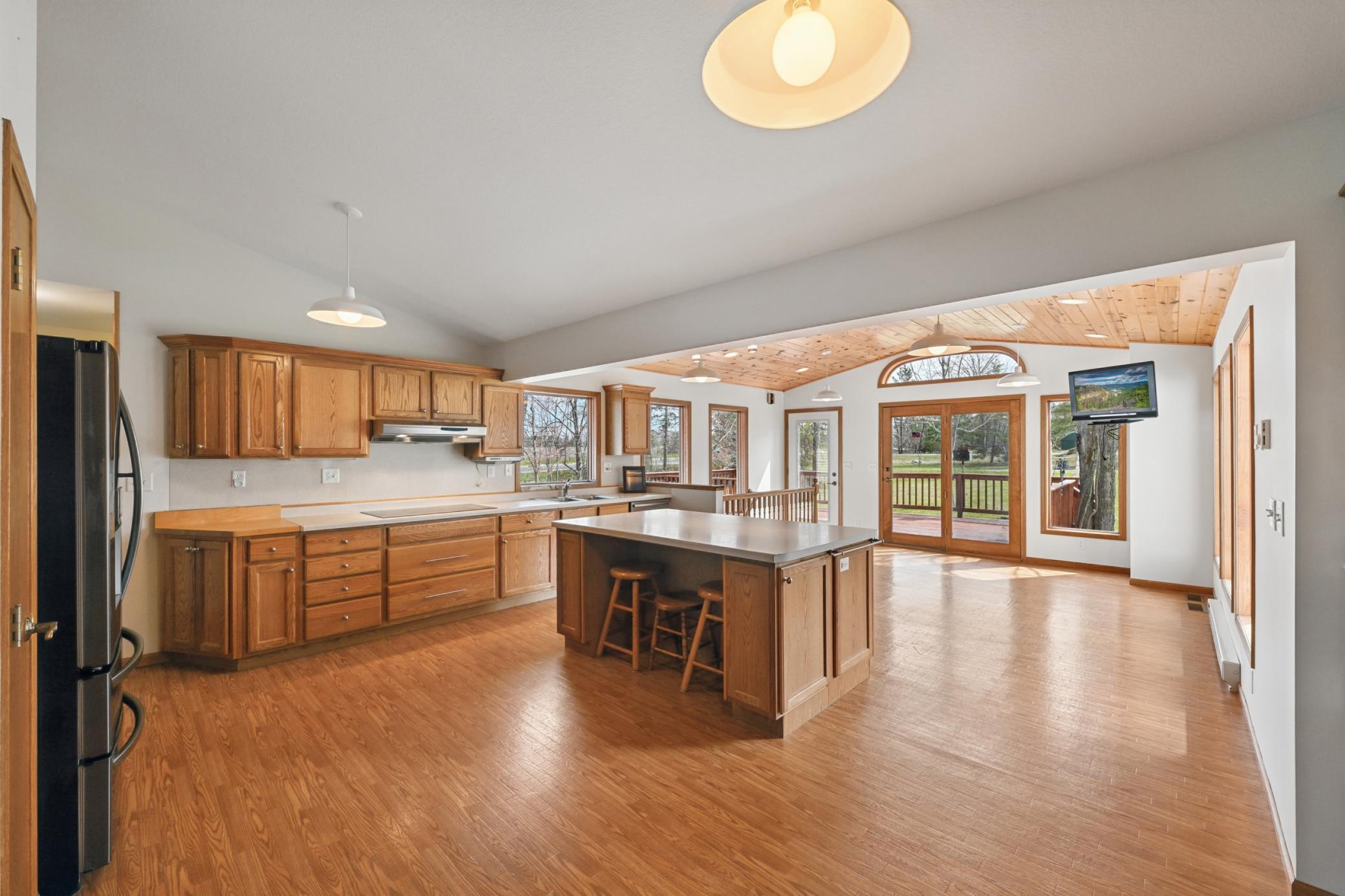 1997 single family home for sale at 2120 Grotte Avenue NE in Bemidji, MN — 4 bed, 4 bath (photo 11 of 56)