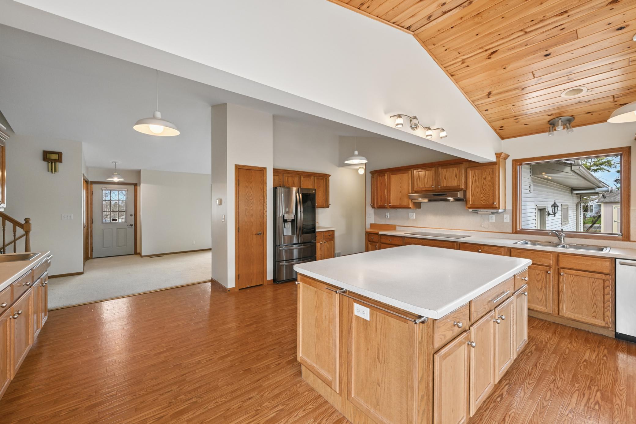 1997 single family home for sale at 2120 Grotte Avenue NE in Bemidji, MN — 4 bed, 4 bath (photo 12 of 56)