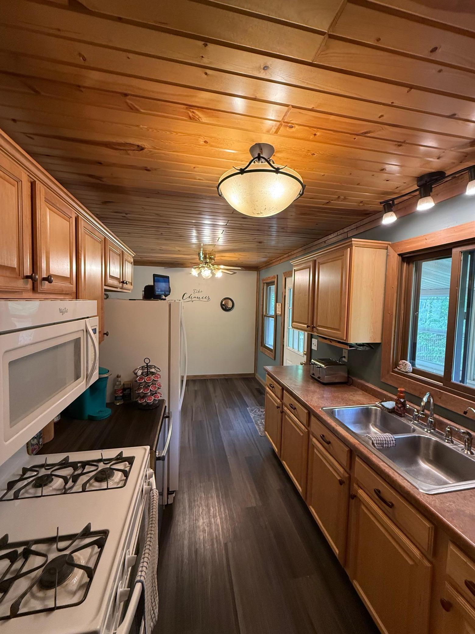 1977 single family home for sale at 2554 Mission Road NE in Bemidji, MN — 4 bed, 2 bath (photo 32 of 82)