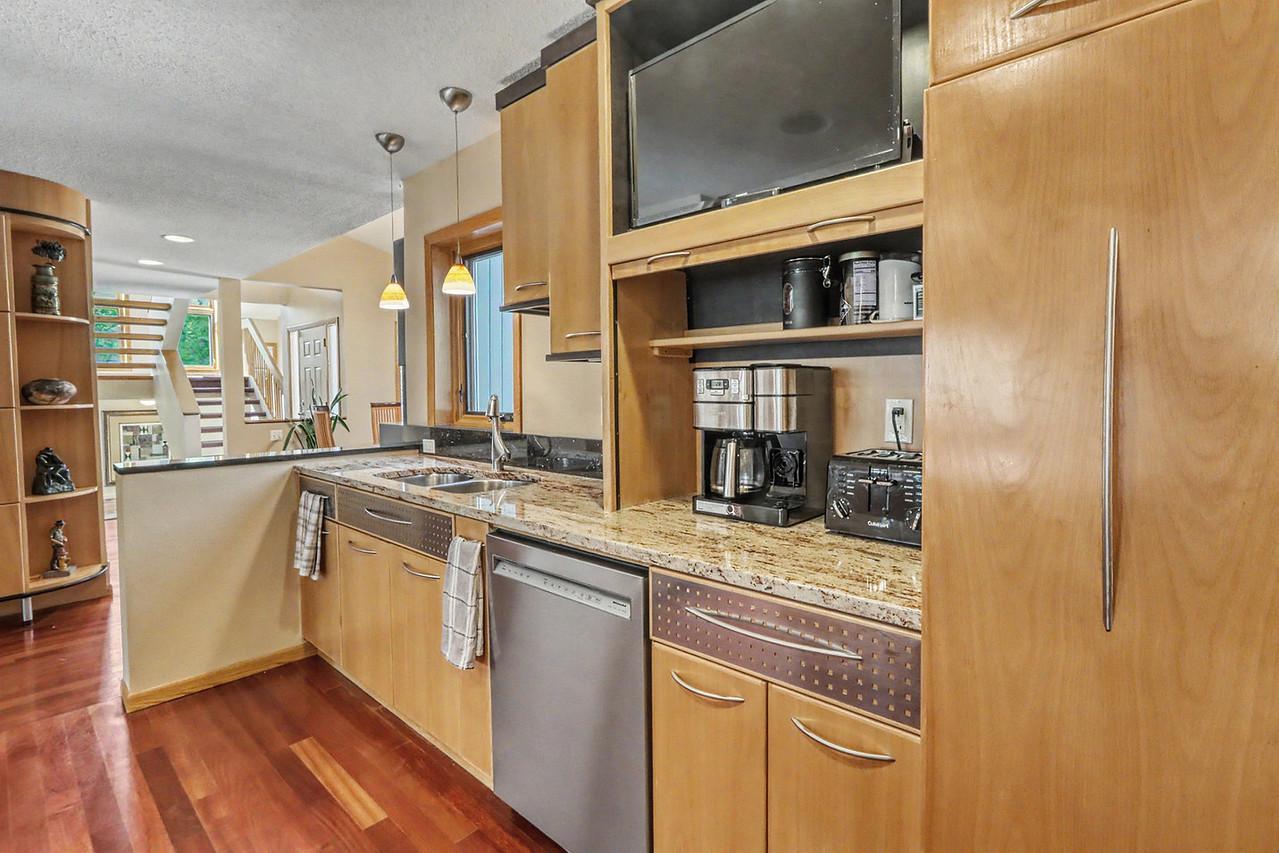 75 Prairiewood Drive S, Fargo ND 58103 - Photo 11 of 72