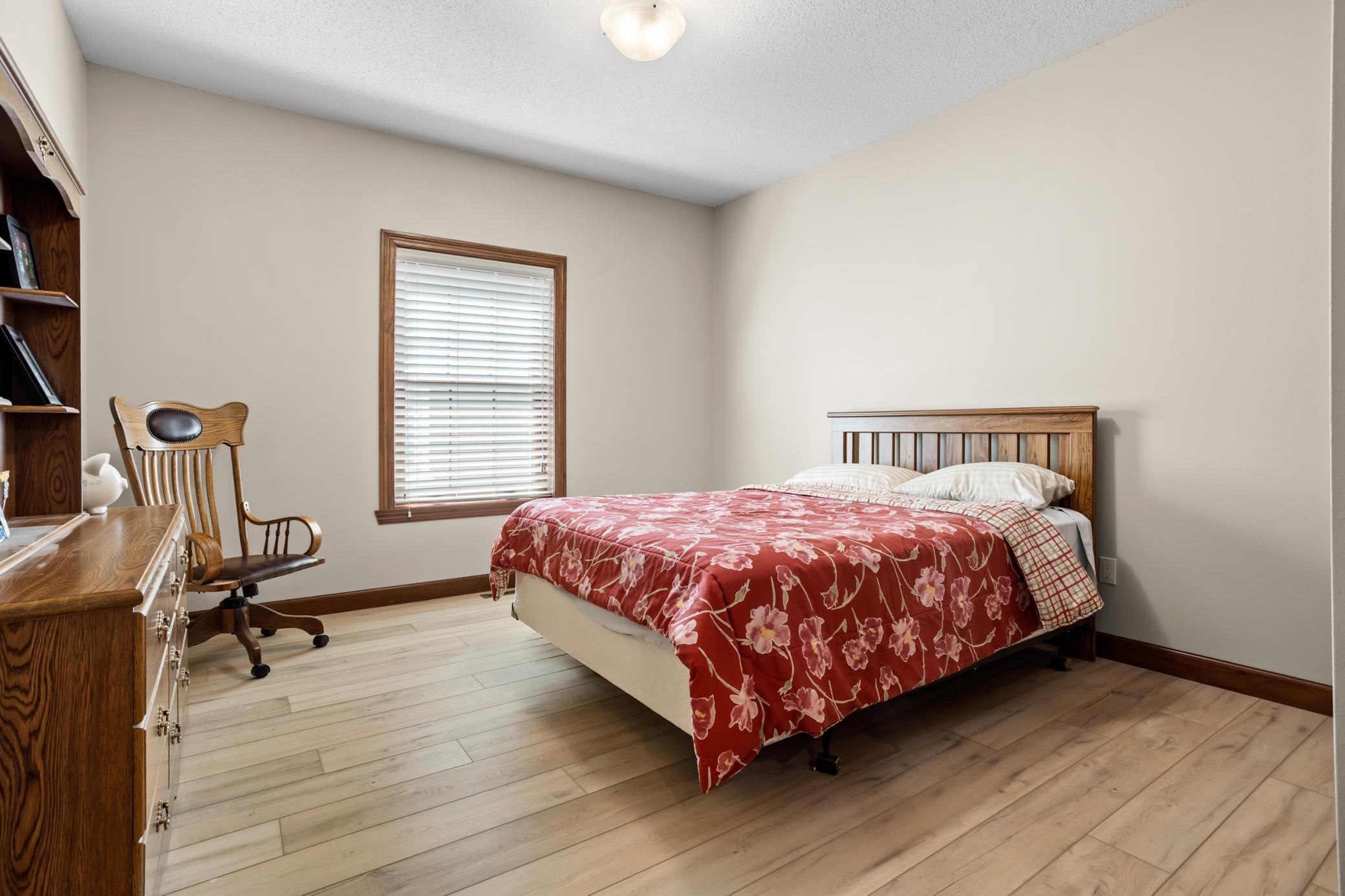 2003 twin home for sale at 1363 Highpointe Drive N in Fargo, ND — 4 bed, 3 bath (photo 14 of 49)