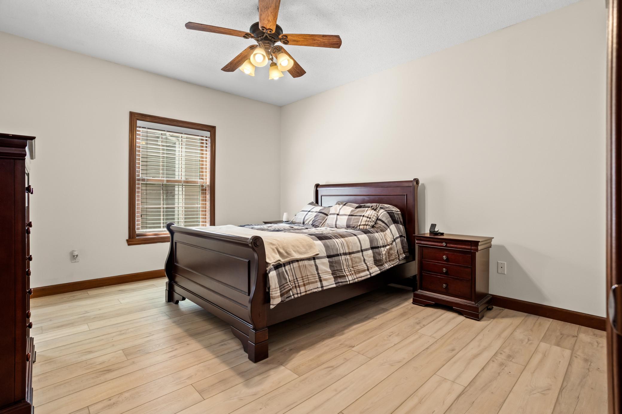 2003 twin home for sale at 1363 Highpointe Drive N in Fargo, ND — 4 bed, 3 bath (photo 16 of 49)