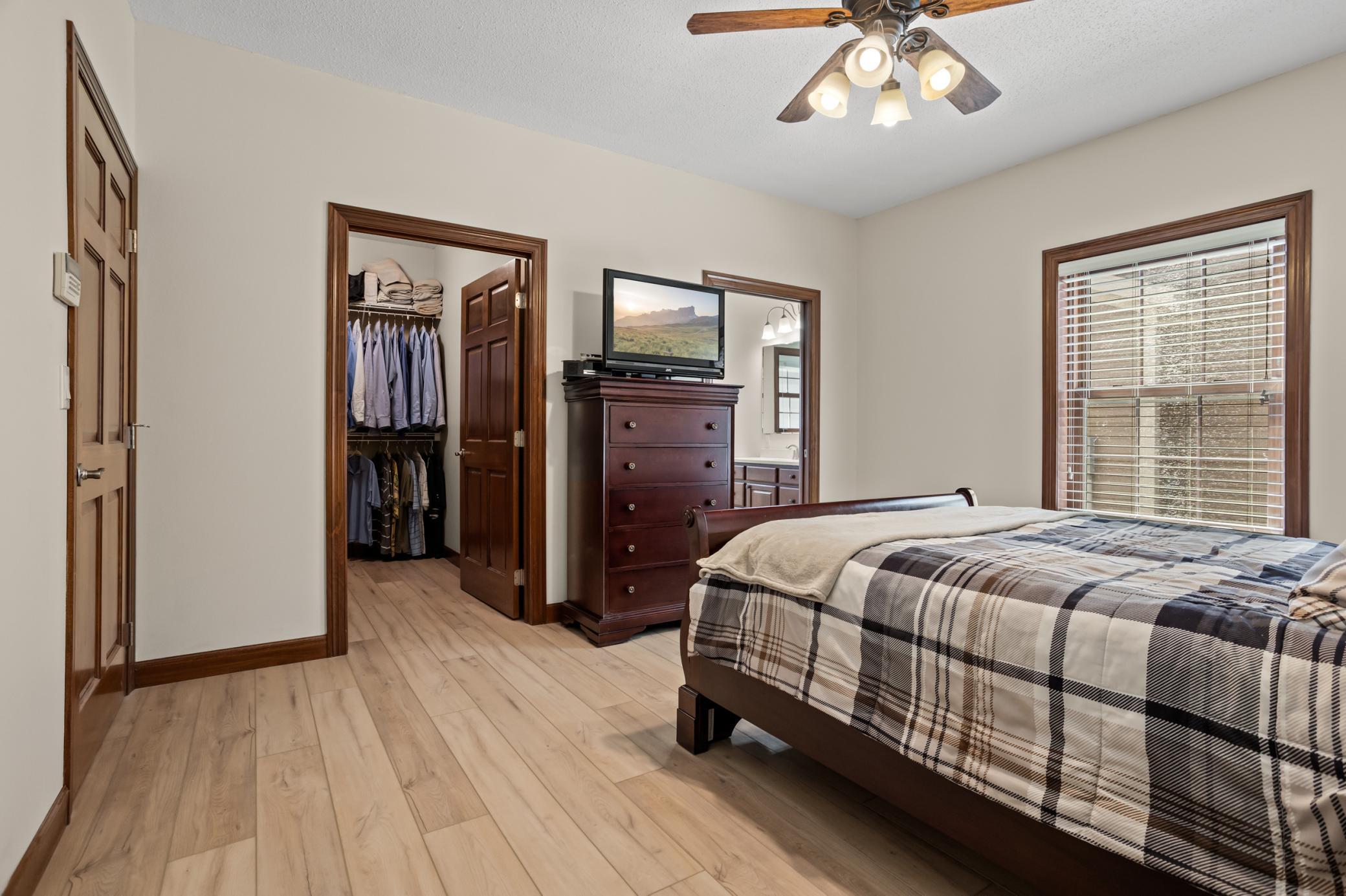2003 twin home for sale at 1363 Highpointe Drive N in Fargo, ND — 4 bed, 3 bath (photo 17 of 49)
