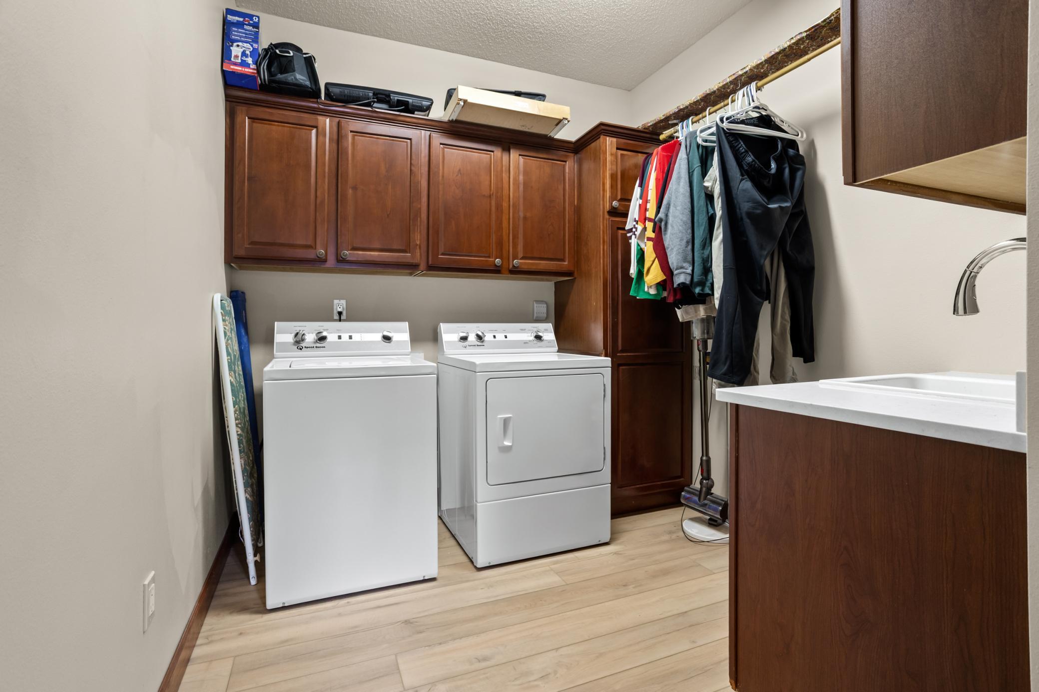 2003 twin home for sale at 1363 Highpointe Drive N in Fargo, ND — 4 bed, 3 bath (photo 25 of 49)