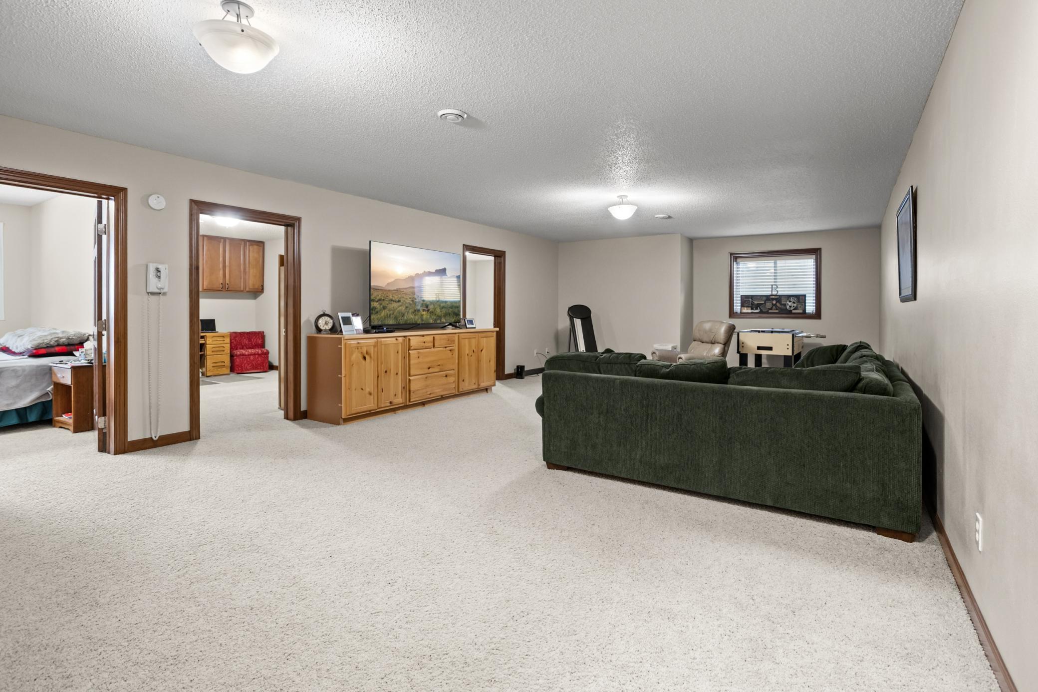 2003 twin home for sale at 1363 Highpointe Drive N in Fargo, ND — 4 bed, 3 bath (photo 29 of 49)