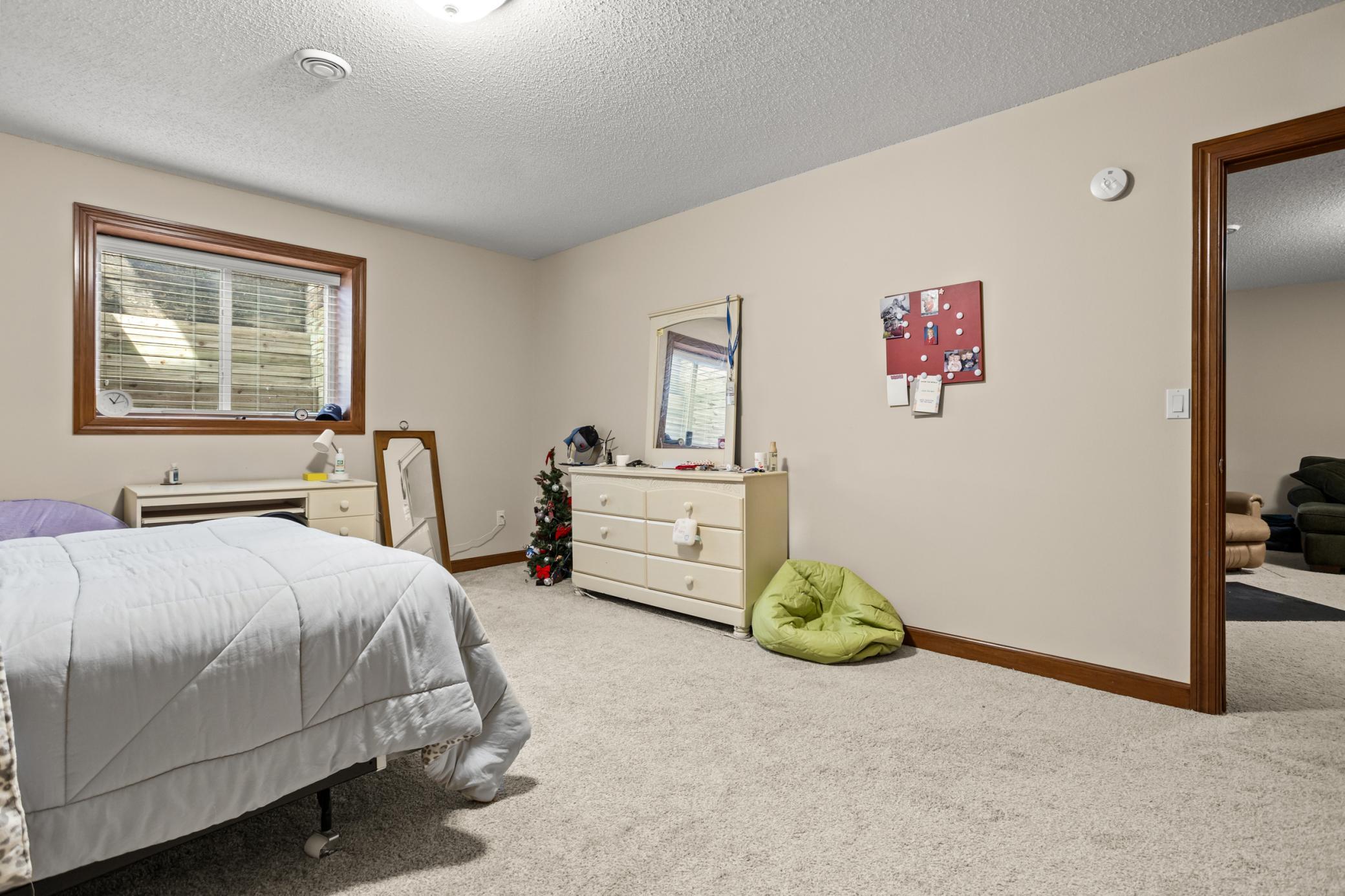 2003 twin home for sale at 1363 Highpointe Drive N in Fargo, ND — 4 bed, 3 bath (photo 34 of 49)