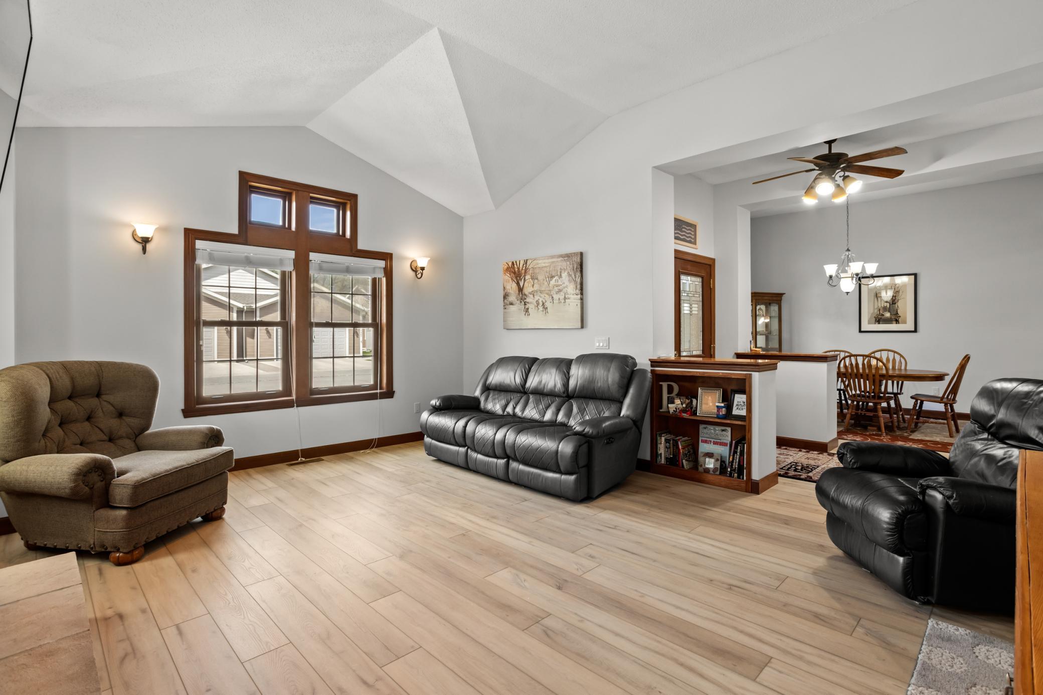 2003 twin home for sale at 1363 Highpointe Drive N in Fargo, ND — 4 bed, 3 bath (photo 5 of 49)