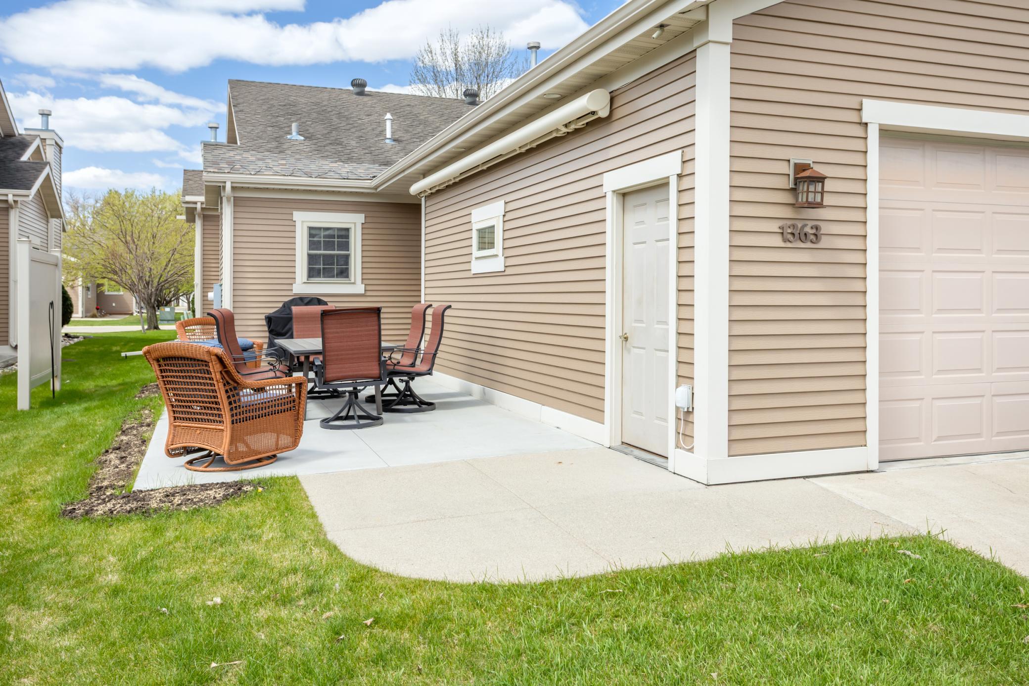 2003 twin home for sale at 1363 Highpointe Drive N in Fargo, ND — 4 bed, 3 bath (photo 43 of 49)