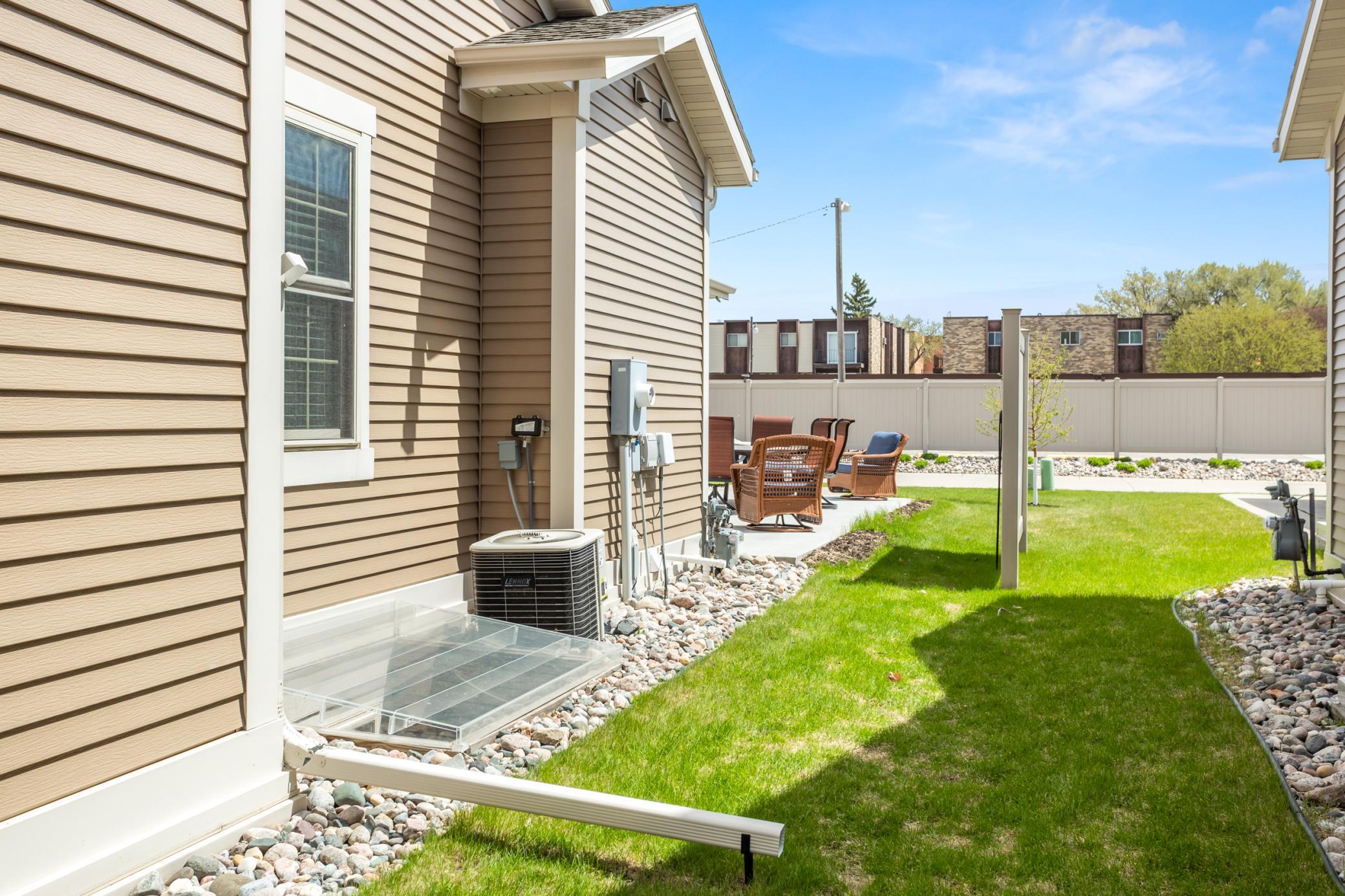 2003 twin home for sale at 1363 Highpointe Drive N in Fargo, ND — 4 bed, 3 bath (photo 44 of 49)