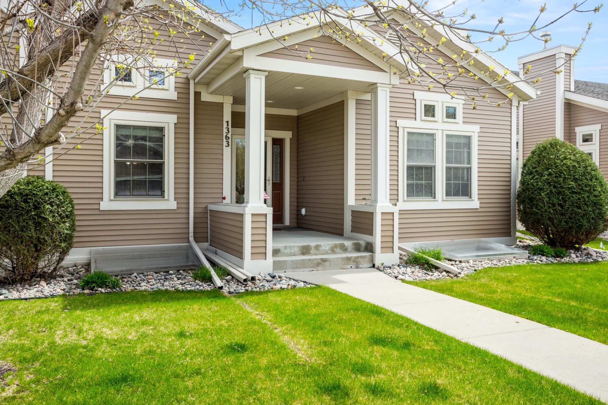 2003 twin home for sale at 1363 Highpointe Drive N in Fargo, ND — 4 bed, 3 bath (photo 47 of 49)