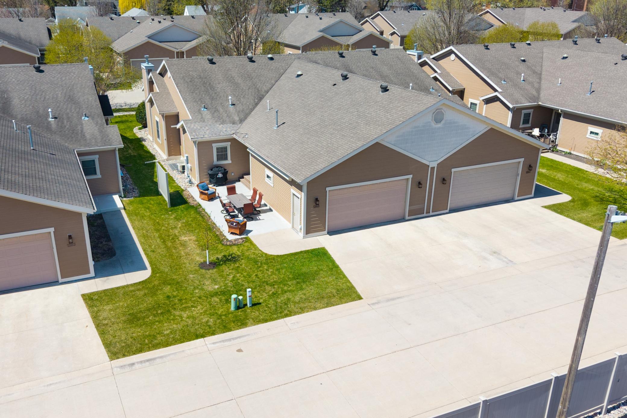 2003 twin home for sale at 1363 Highpointe Drive N in Fargo, ND — 4 bed, 3 bath (photo 48 of 49)