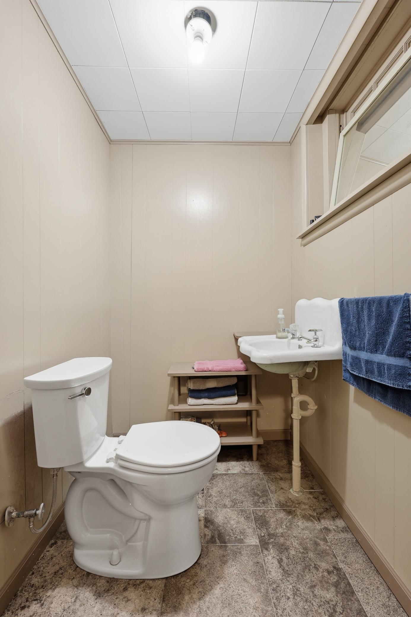 404 2nd Avenue NE, Hillsboro ND 58045 - Photo 27 of 51