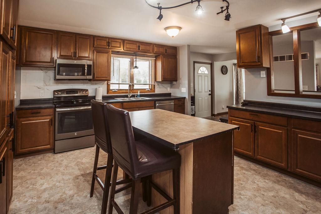 1963 single family home for sale at 1624 Graydon Avenue in Brainerd, MN — 4 bed, 5 bath (photo 8 of 56)