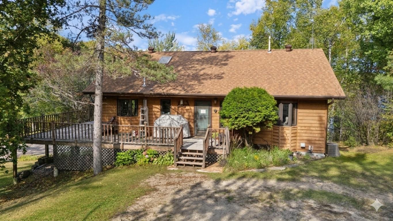 1996 single family home for sale at 24392 S Long Lake Trail in Bigfork, MN — 3 bed, 2 bath (photo 4 of 26)