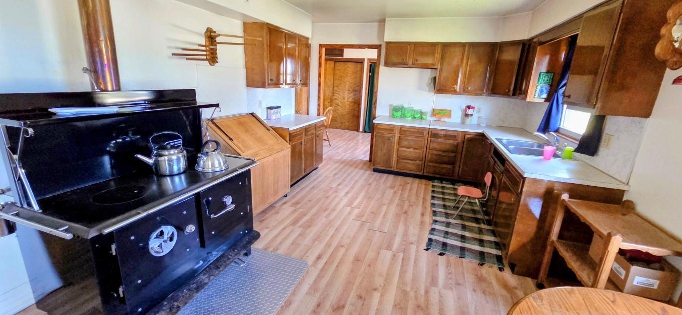 1970 single family home for sale at 33293 115th Avenue in Eagle Bend, MN — 2 bed, 1 bath (photo 17 of 47)