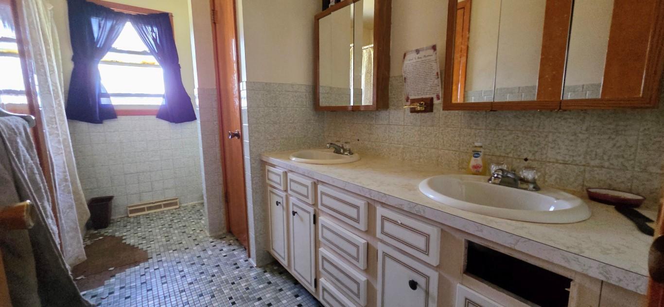 1970 single family home for sale at 33293 115th Avenue in Eagle Bend, MN — 2 bed, 1 bath (photo 26 of 47)
