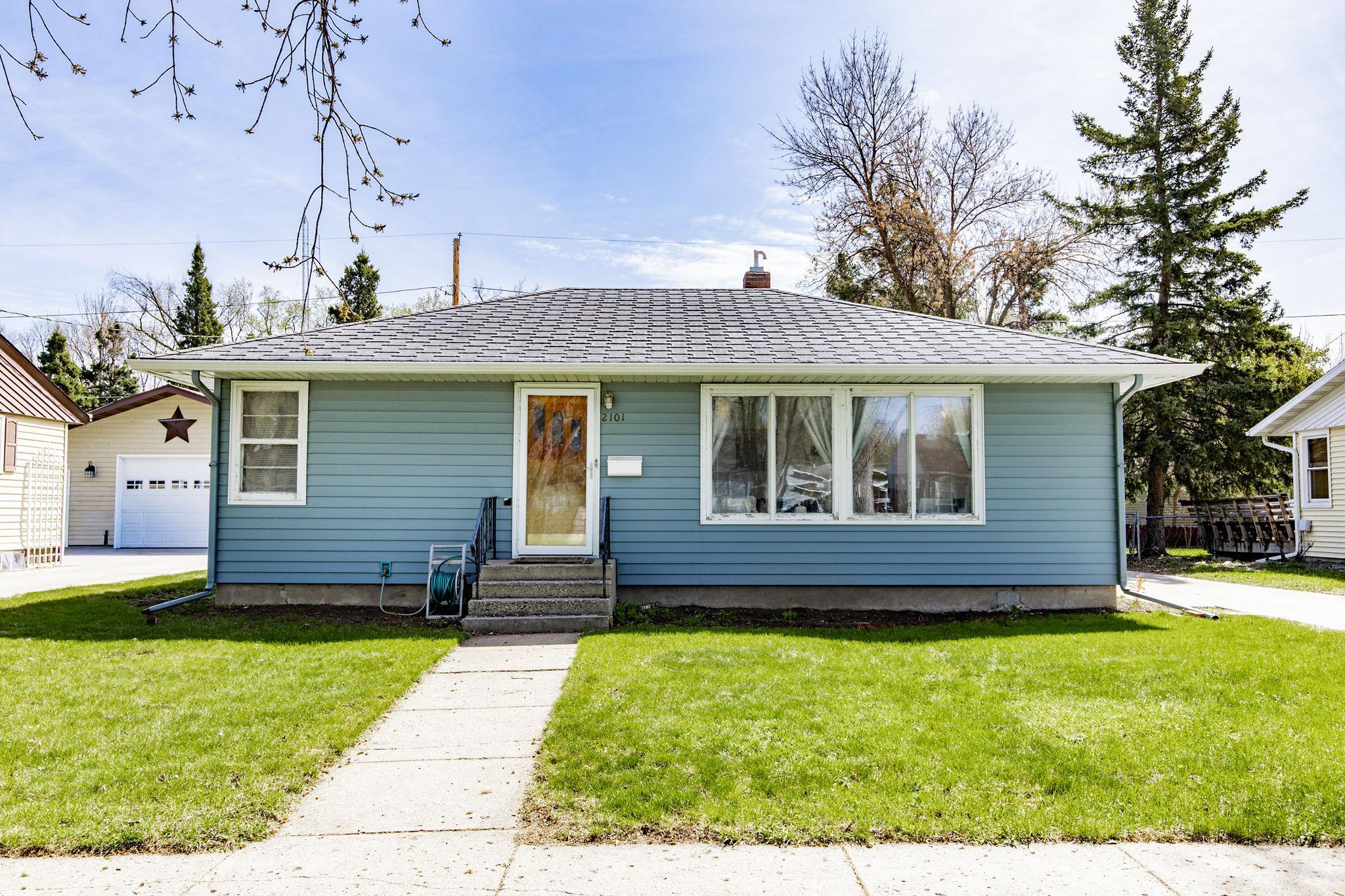 2101 7th Street N, Fargo ND 58102 - Photo 2 of 43