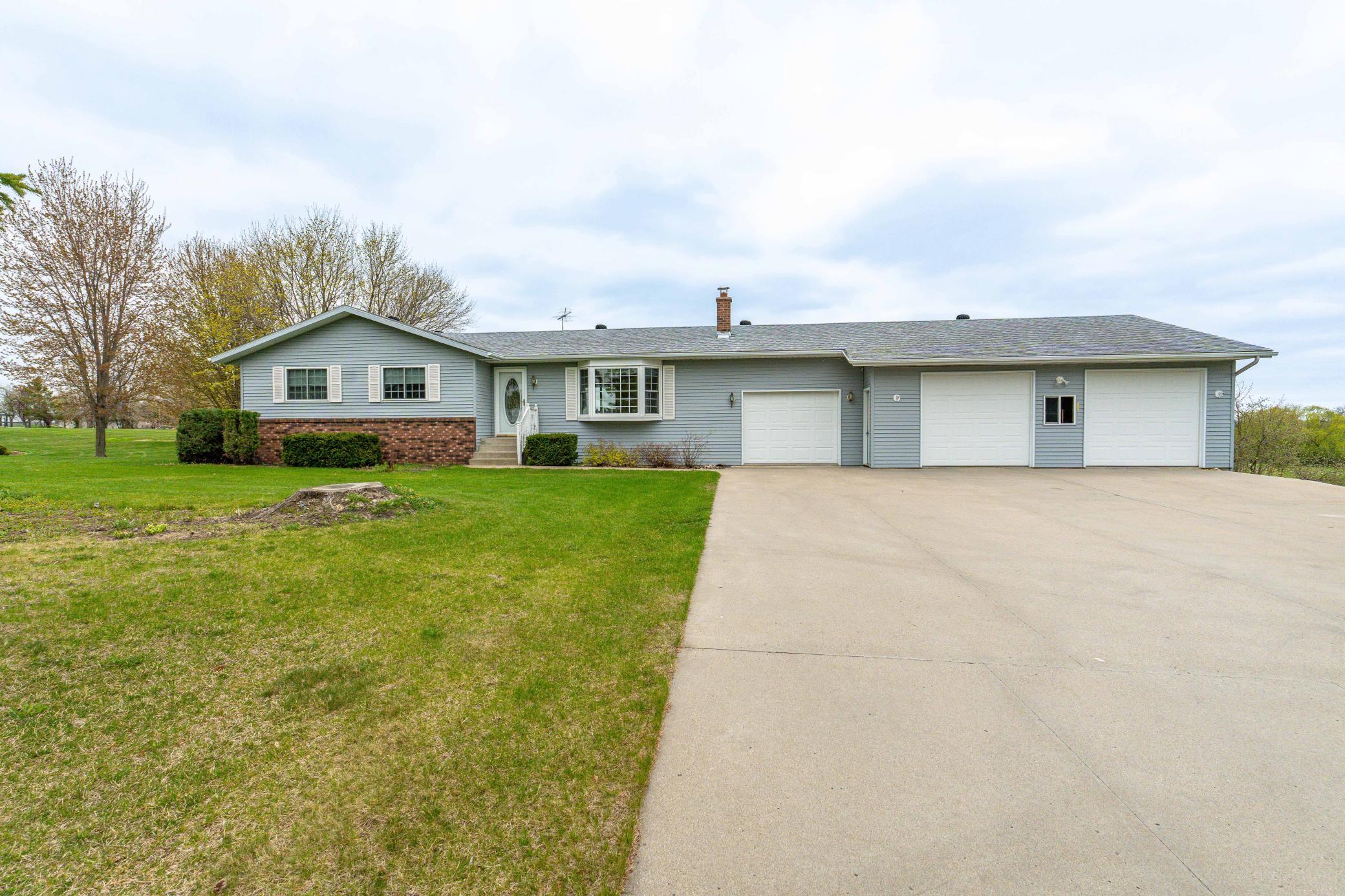 1978 single family home for sale at 16990 River Oaks Boulevard in Fergus Falls, MN — 3 bed, 2 bath (photo 2 of 74)