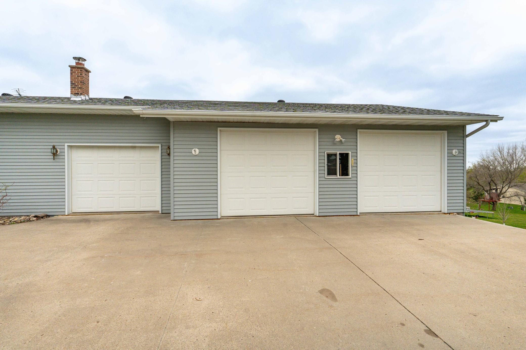 1978 single family home for sale at 16990 River Oaks Boulevard in Fergus Falls, MN — 3 bed, 2 bath (photo 3 of 74)