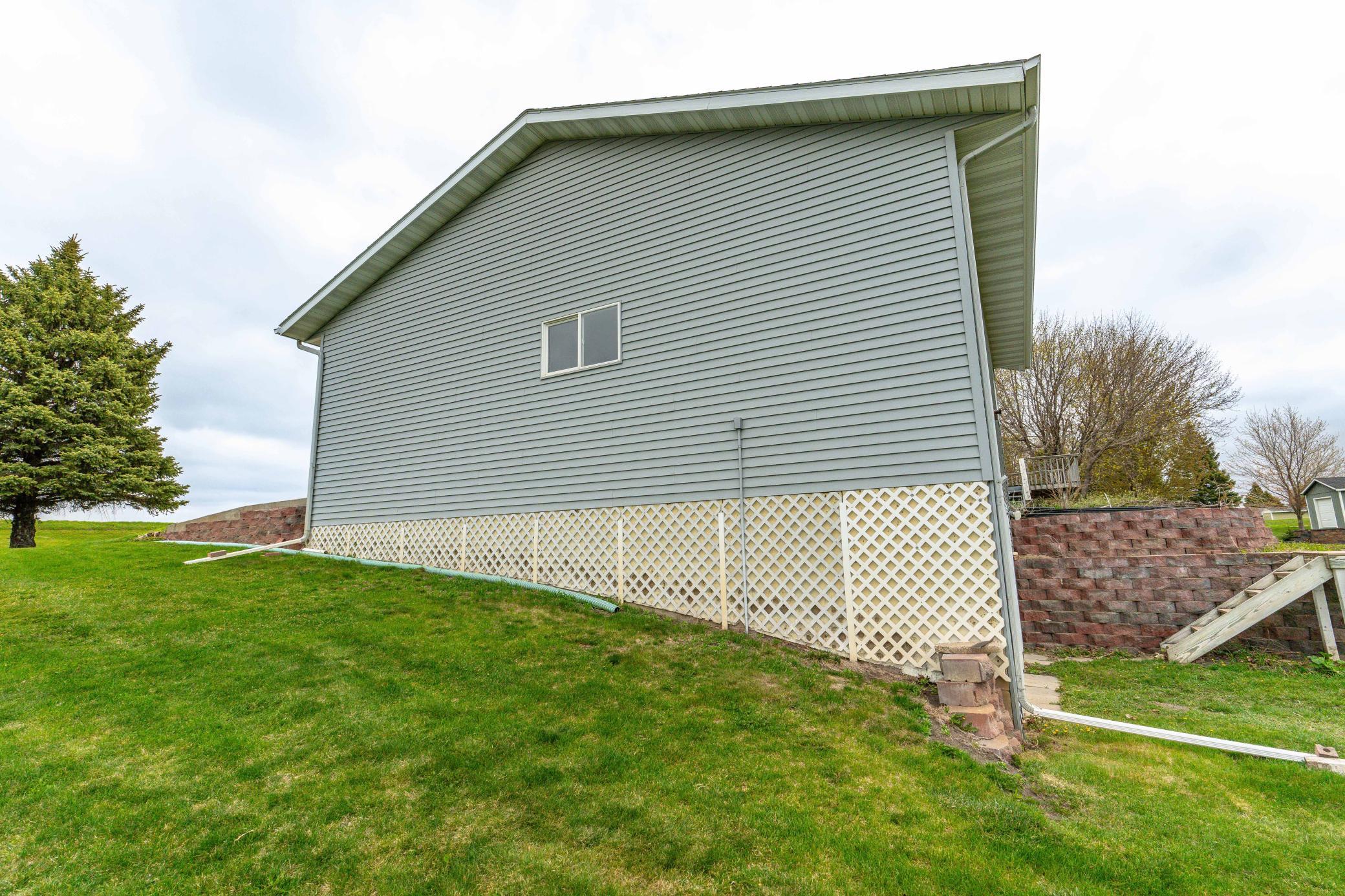 1978 single family home for sale at 16990 River Oaks Boulevard in Fergus Falls, MN — 3 bed, 2 bath (photo 21 of 74)