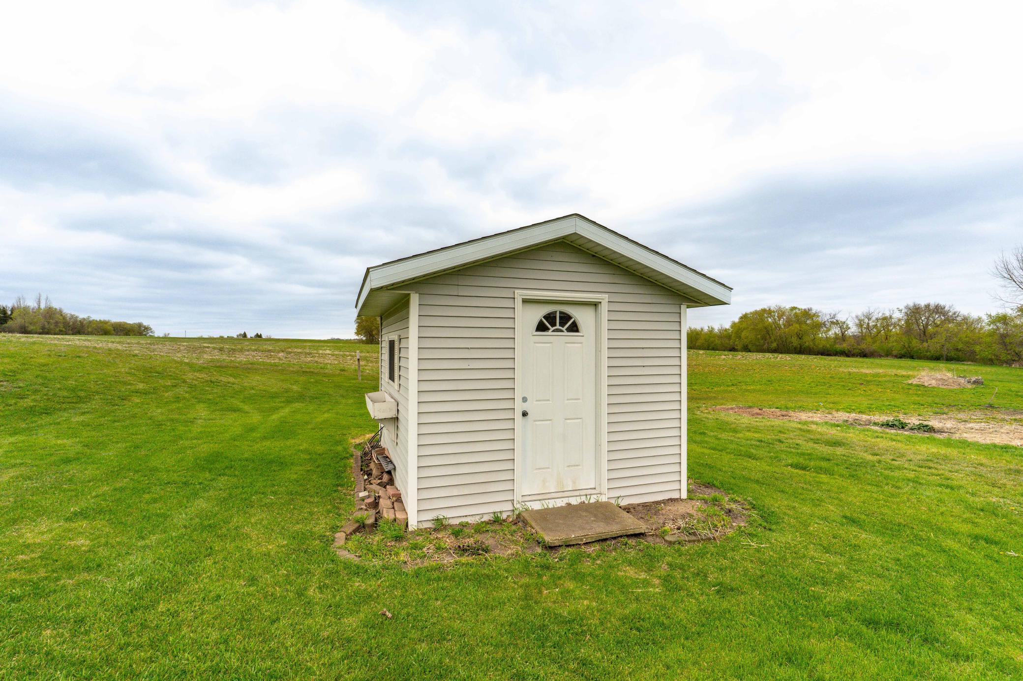1978 single family home for sale at 16990 River Oaks Boulevard in Fergus Falls, MN — 3 bed, 2 bath (photo 22 of 74)