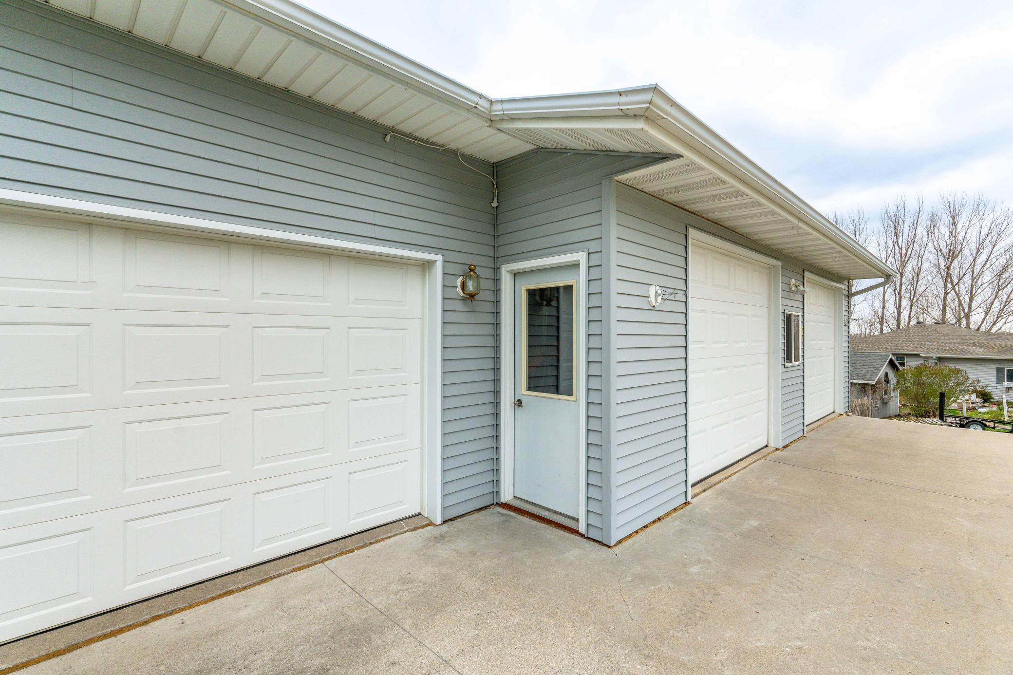 1978 single family home for sale at 16990 River Oaks Boulevard in Fergus Falls, MN — 3 bed, 2 bath (photo 4 of 74)
