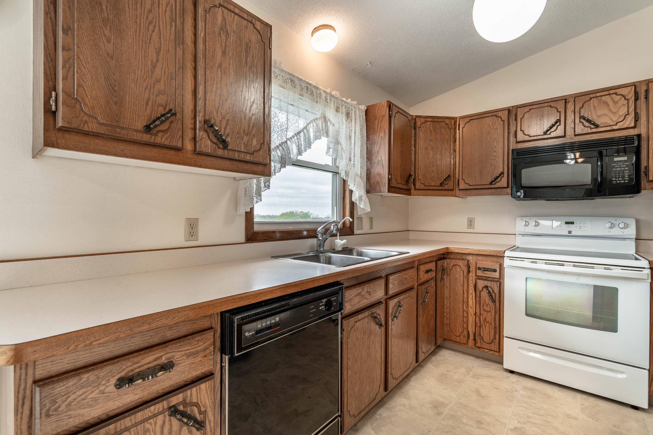 1978 single family home for sale at 16990 River Oaks Boulevard in Fergus Falls, MN — 3 bed, 2 bath (photo 37 of 74)
