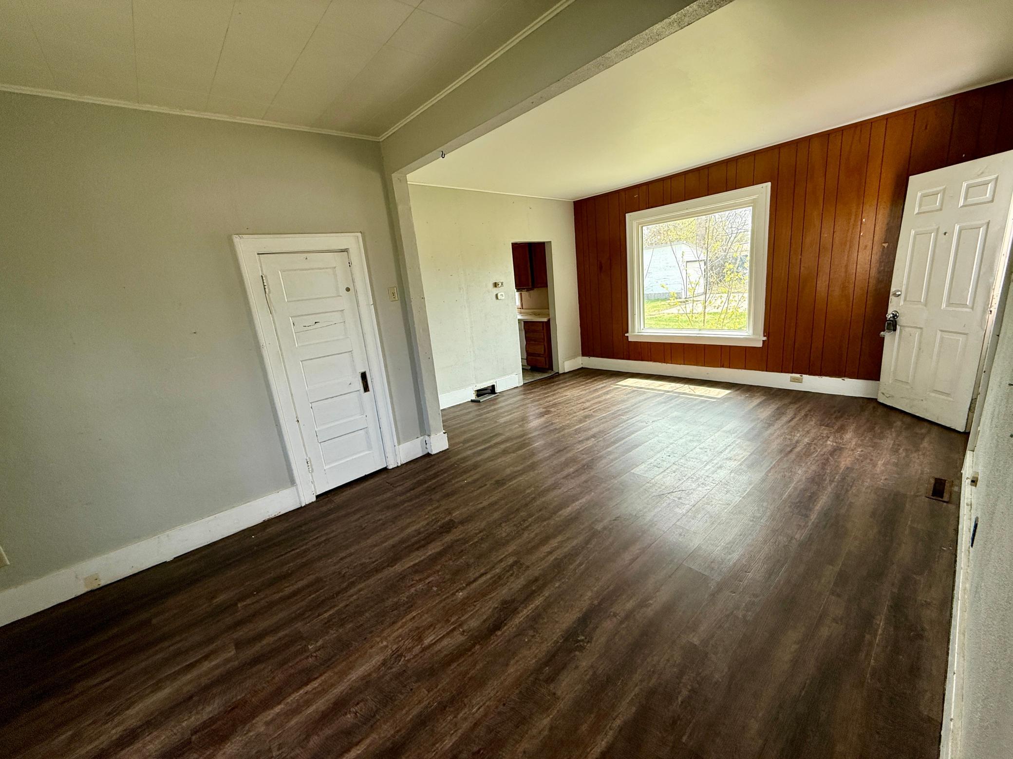 432 7th Avenue NE, Valley City ND 58072 - Photo 4 of 13