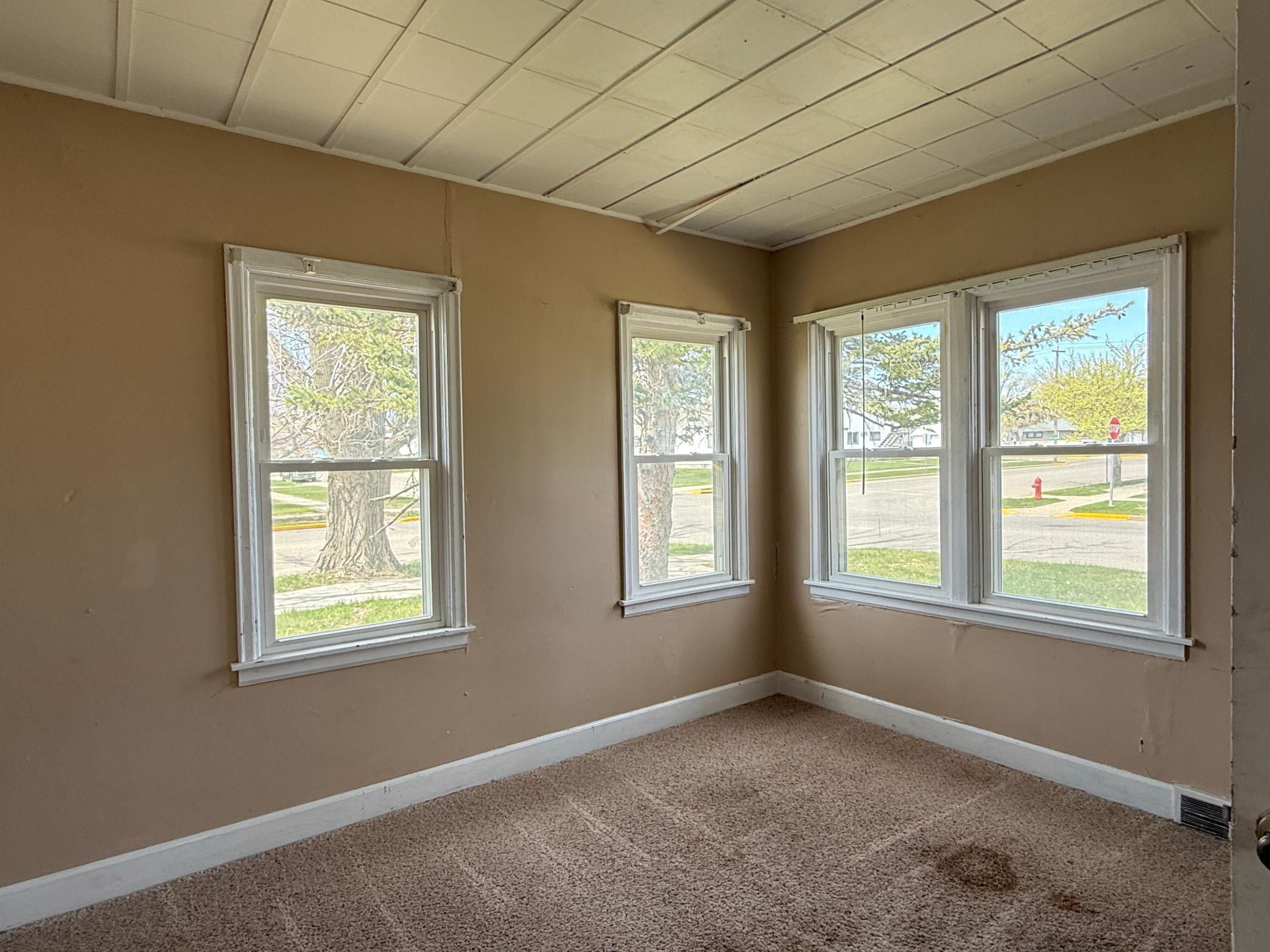 755 4th Street SW, Valley City ND 58072 - Photo 13 of 25