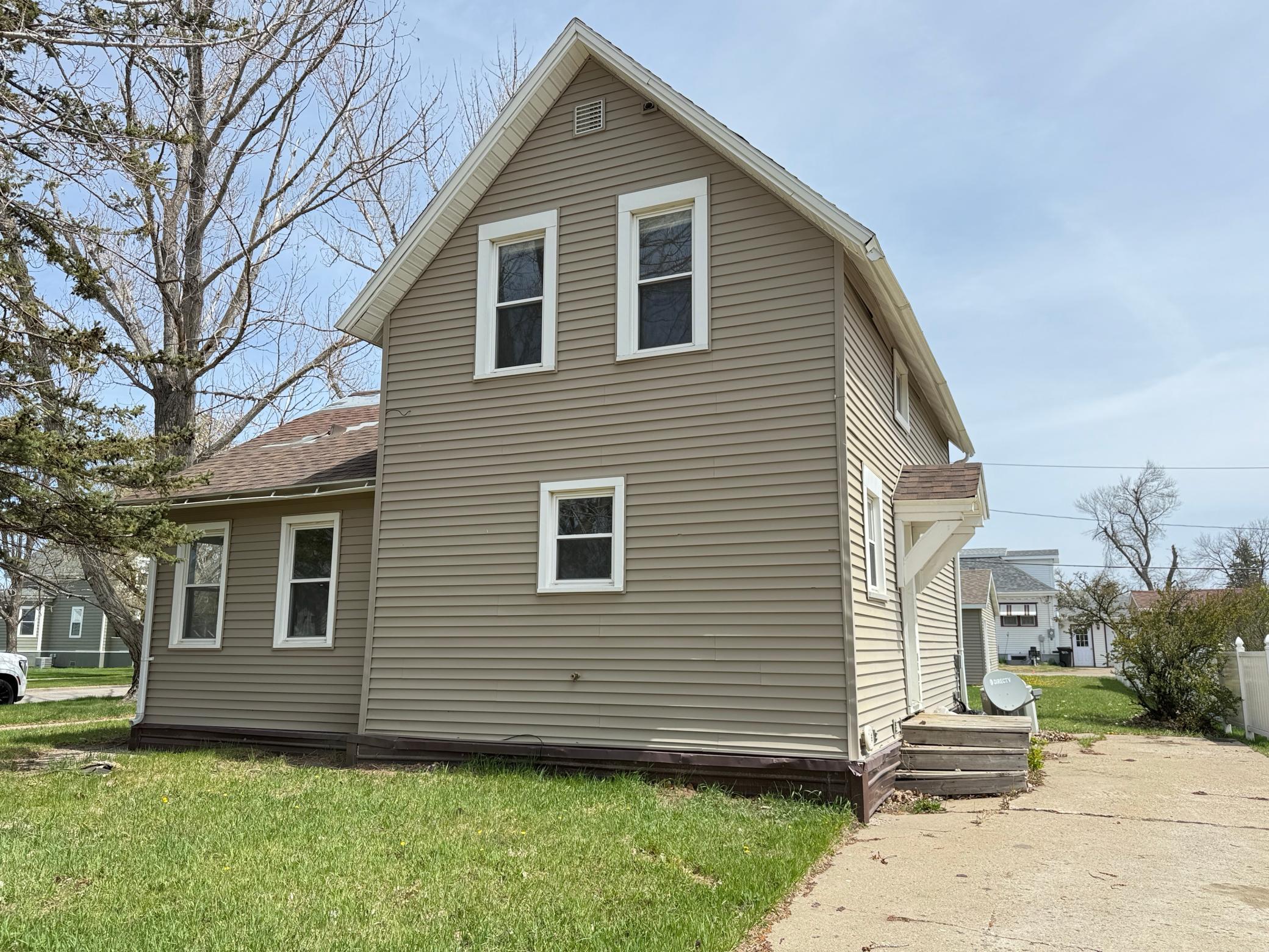 755 4th Street SW, Valley City ND 58072 - Photo 4 of 25
