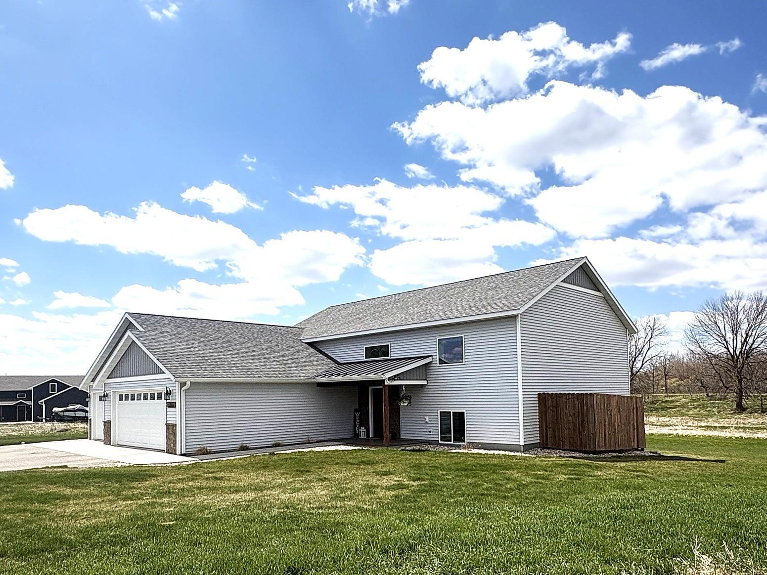 2021 single family home for sale at 7822 Hummingbird Lane SW in Alexandria, MN — 4 bed, 3 bath (photo 2 of 81)