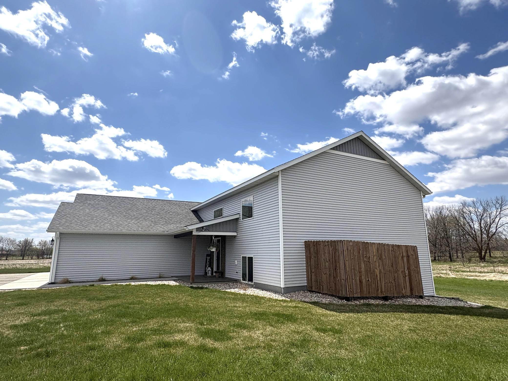 2021 single family home for sale at 7822 Hummingbird Lane SW in Alexandria, MN — 4 bed, 3 bath (photo 77 of 81)