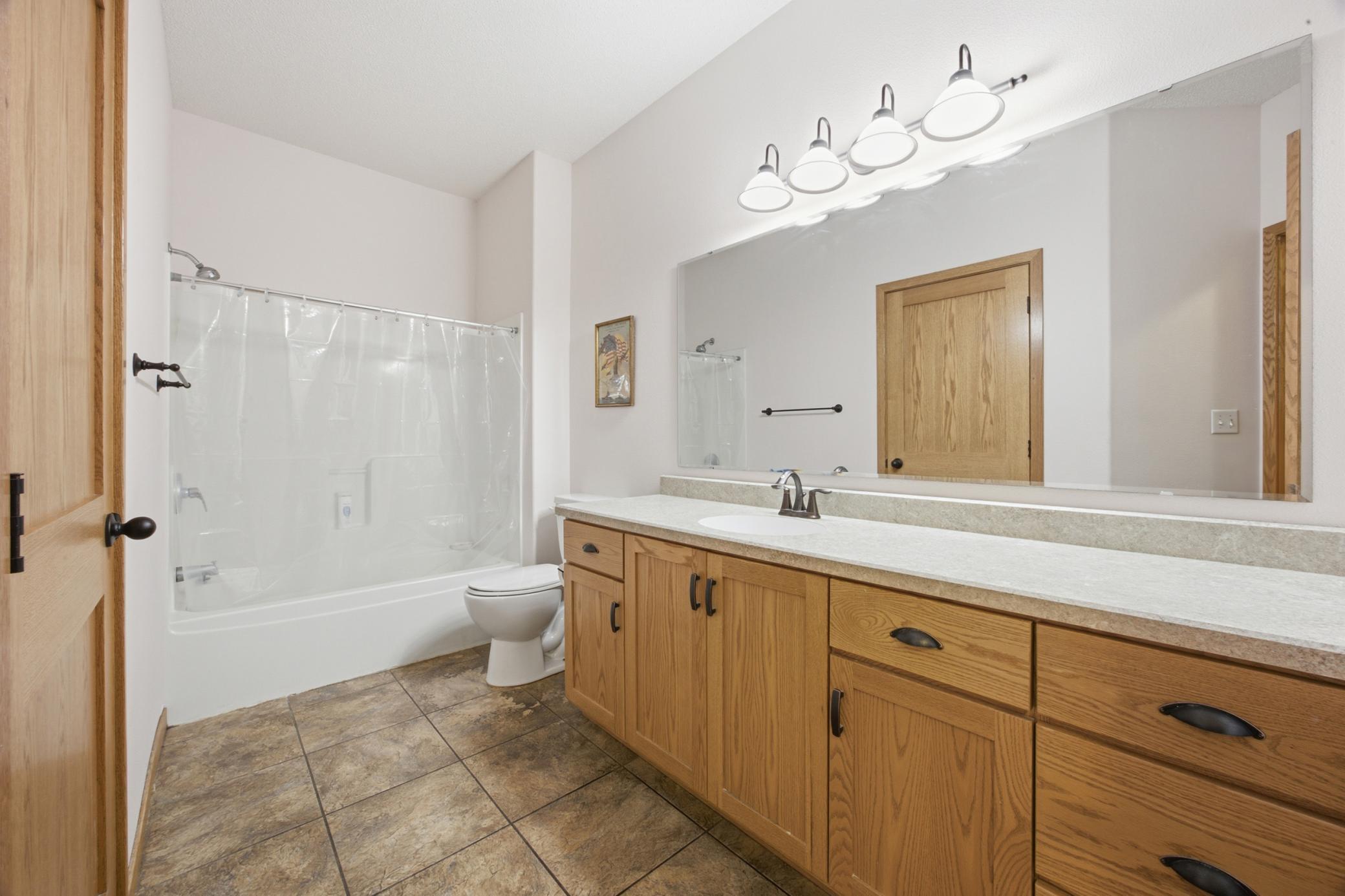 2008 condo for sale at 203 6th Street S, Unit 101 in Moorhead, MN — 2 bed, 2 bath (photo 18 of 27)