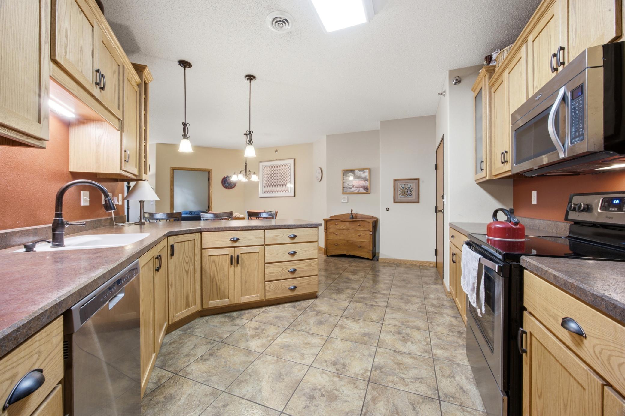 2008 condo for sale at 203 6th Street S, Unit 101 in Moorhead, MN — 2 bed, 2 bath (photo 10 of 27)