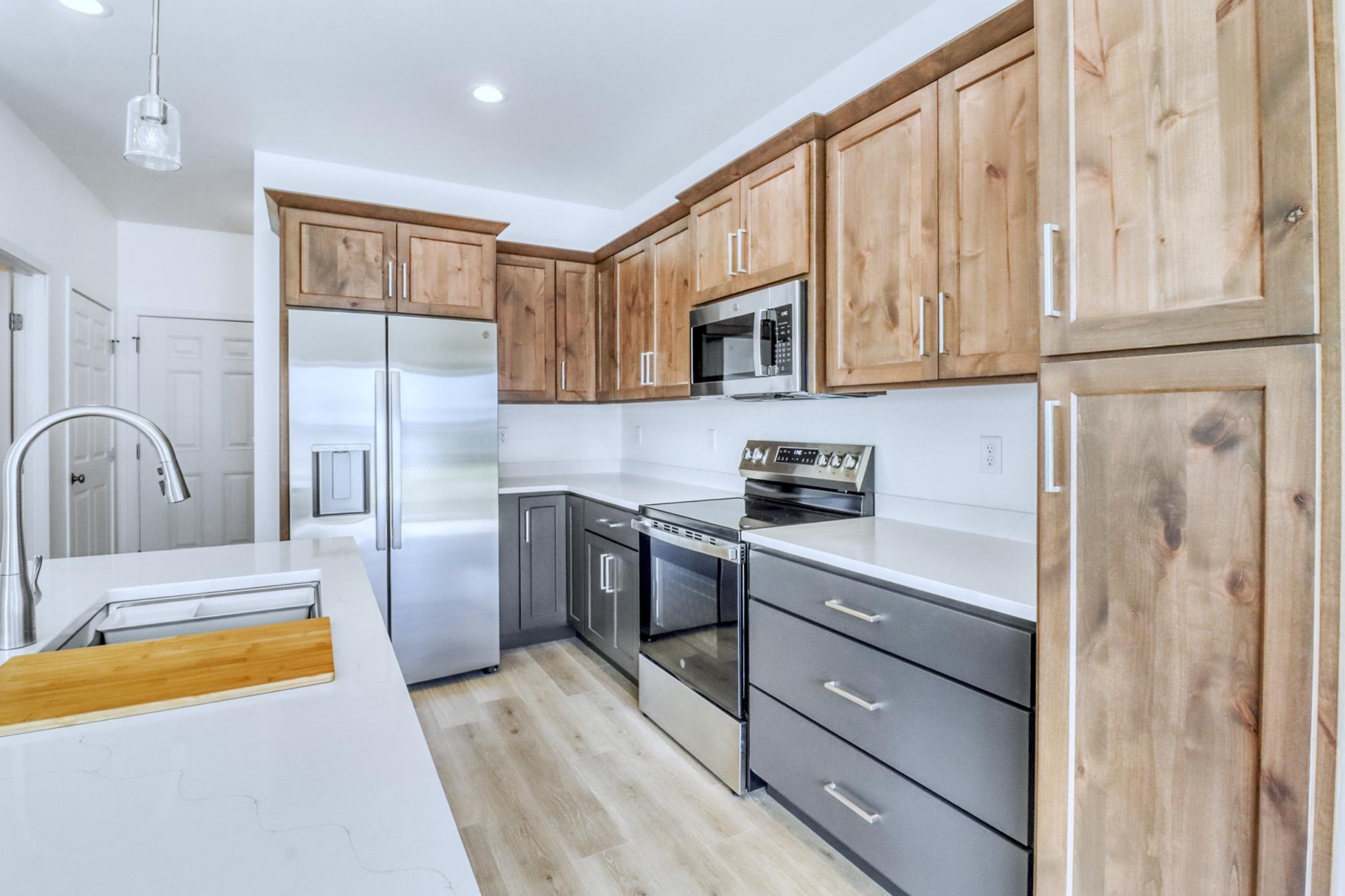 2026 single family home for sale at 6856 Belding Drive S in Fargo, ND — 4 bed, 3 bath (photo 17 of 43)
