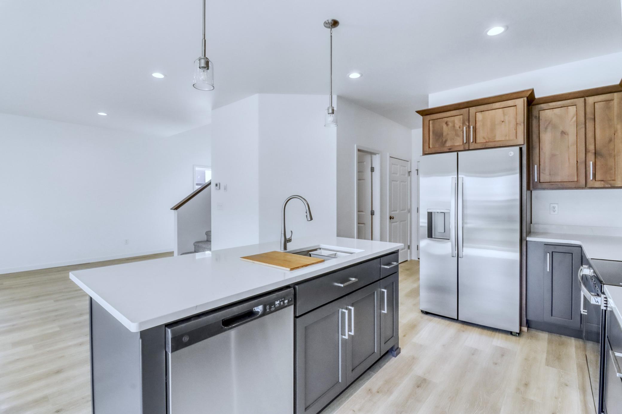 2026 single family home for sale at 6856 Belding Drive S in Fargo, ND — 4 bed, 3 bath (photo 18 of 43)