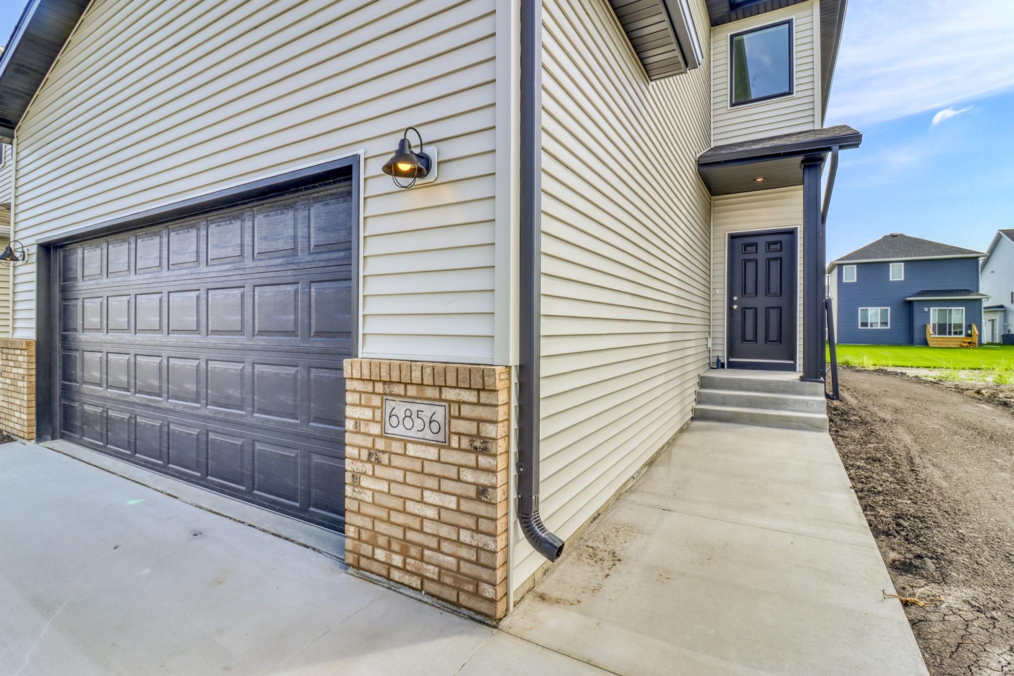 2026 single family home for sale at 6856 Belding Drive S in Fargo, ND — 4 bed, 3 bath (photo 3 of 43)
