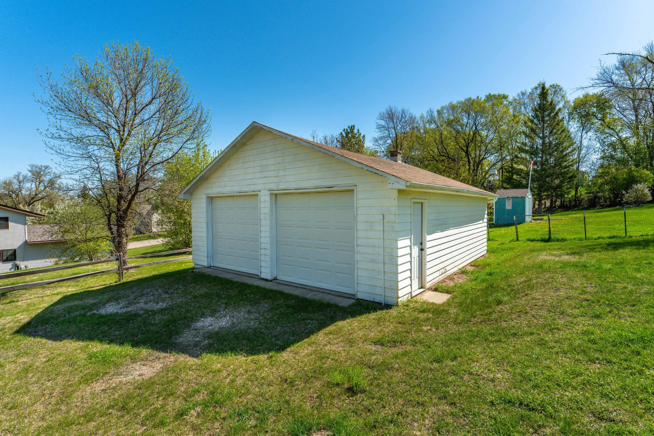 1959 single family home for sale at 326 W Gustavus Avenue in Fergus Falls, MN — 3 bed, 2 bath (photo 4 of 57)
